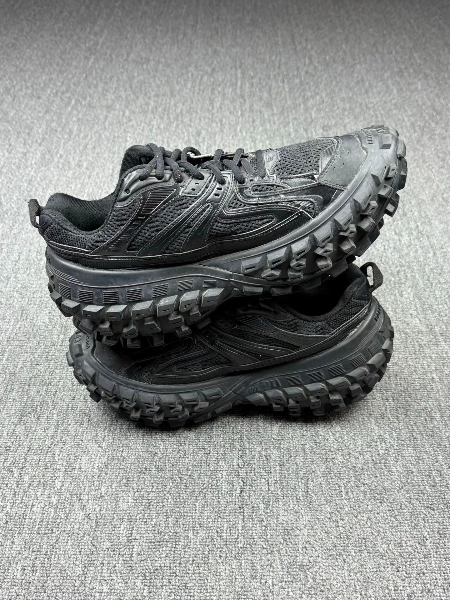 Balenciaga Balenciaga Black Lowtop Sneakers 10 Men Size US 10 / EU 43 - 3 Thumbnail