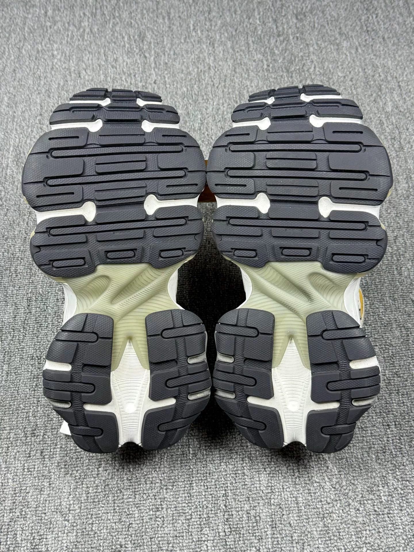 Balenciaga Balenciaga Distressed Black Lowtop Sneakers it_37 Women Size US 7 / IT 37 - 6 Thumbnail