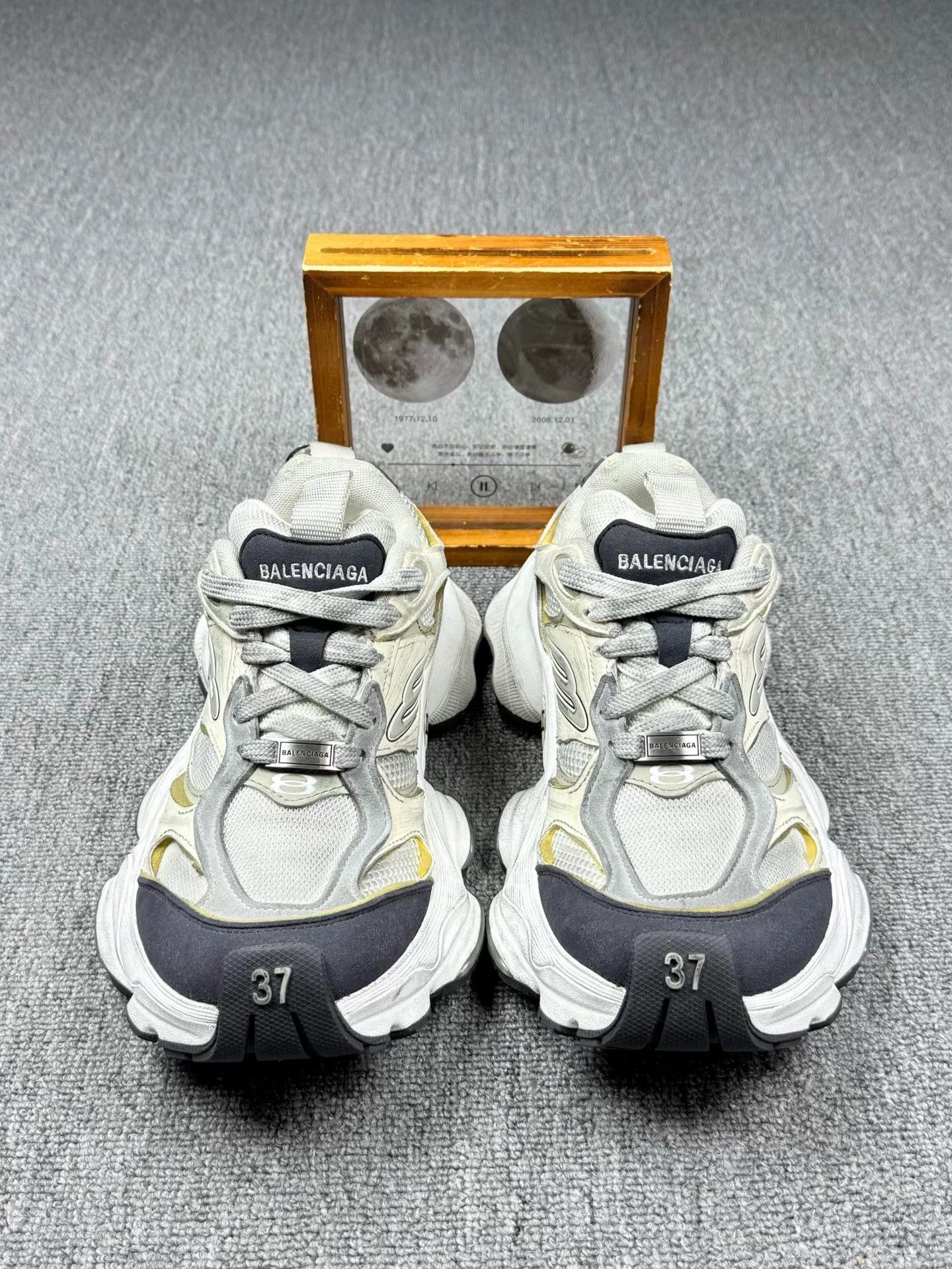 Balenciaga Balenciaga Distressed Black Lowtop Sneakers it_37 Women Size US 7 / IT 37 - 4 Thumbnail