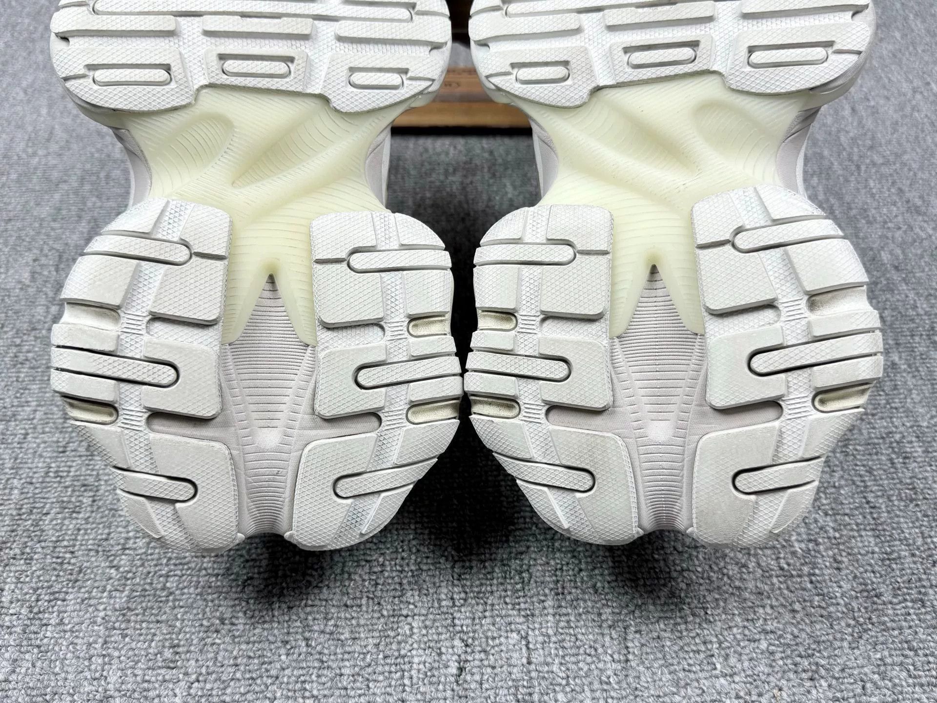 Balenciaga Balenciaga Cargo Multi Lowtop Sneakers it_37 Women Size US 7 / IT 37 - 8 Thumbnail