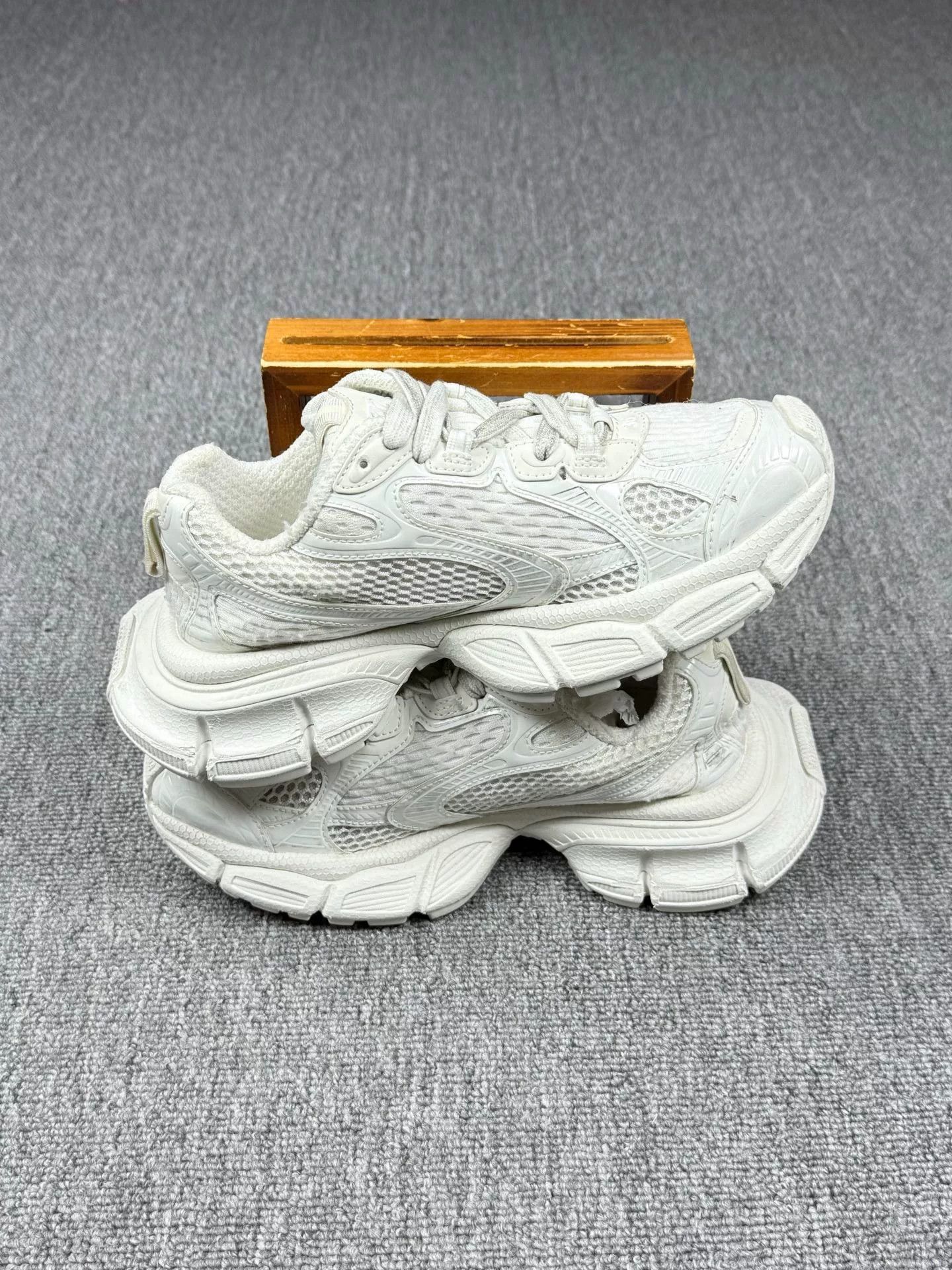 Balenciaga Balenciaga White Lowtop Sneakers it_36 Women Size US 6 / IT 36 - 3 Thumbnail