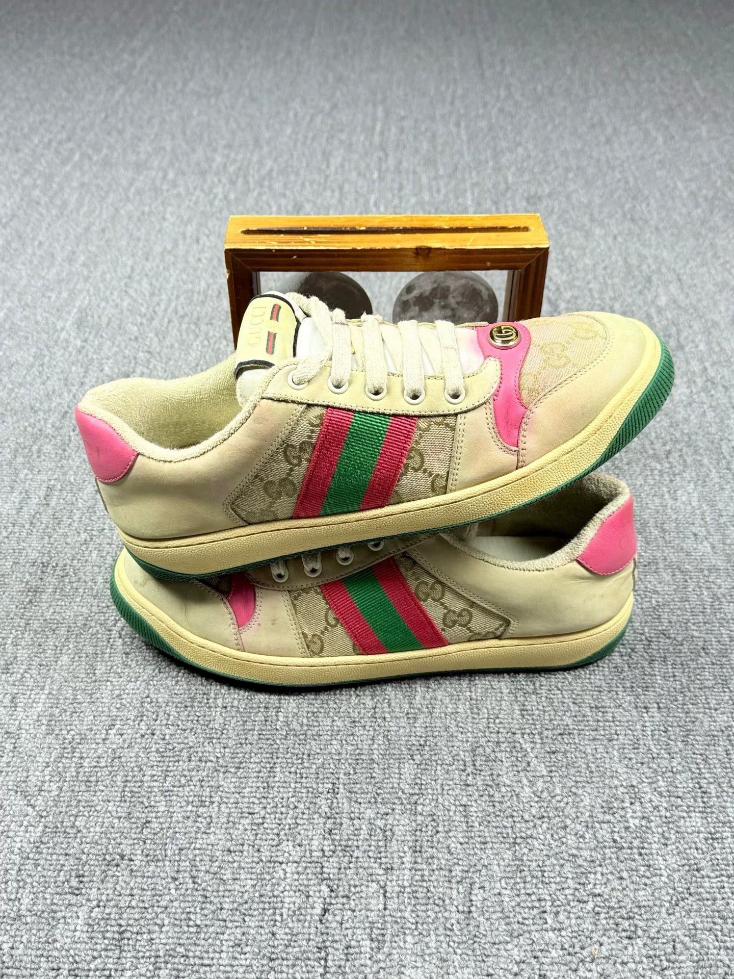 Gucci Gucci Distressed Lowtop Sneakers 7 Men Size US 7 / EU 40 - 2 Thumbnail