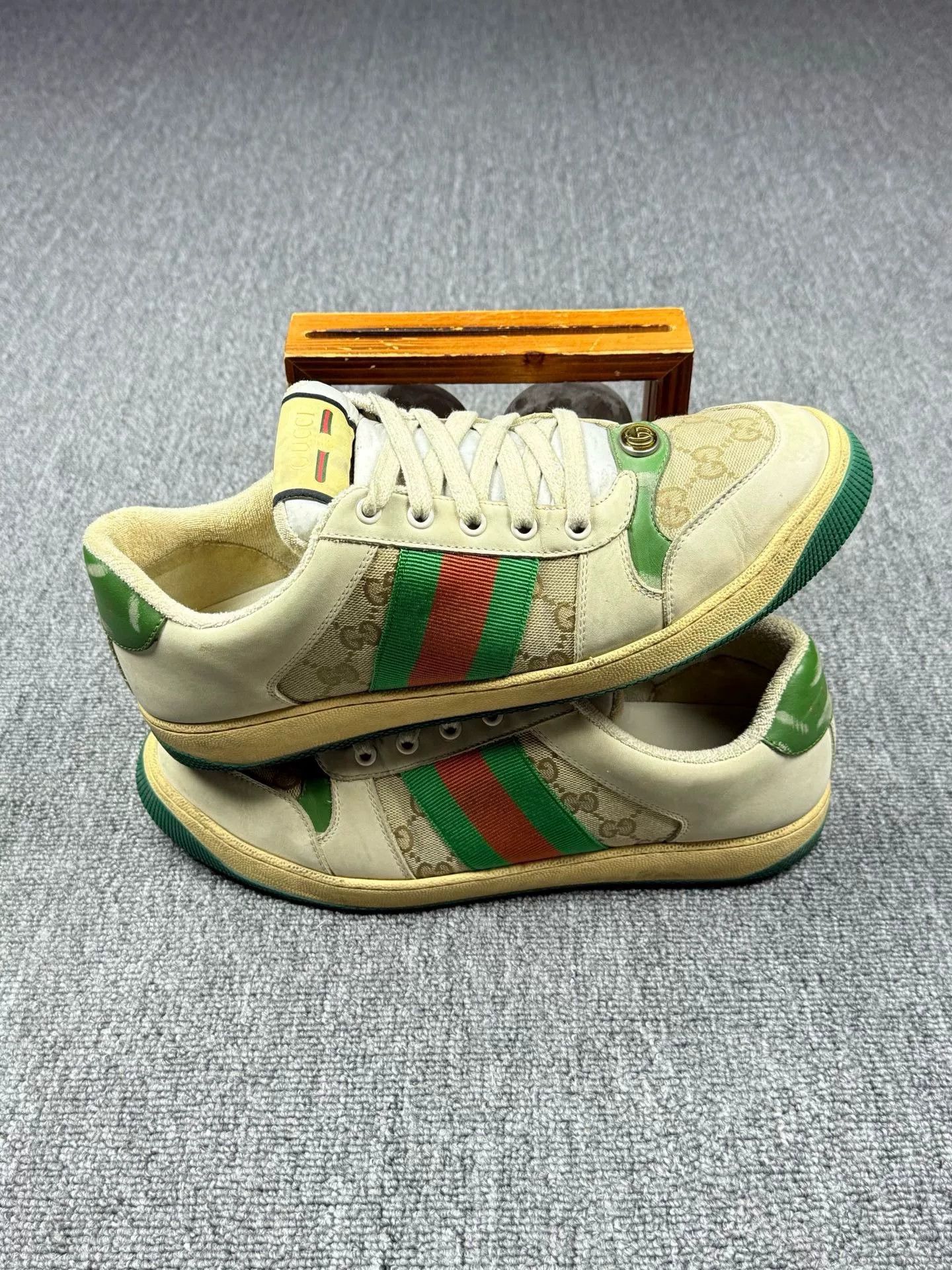 Gucci Gucci Distressed Green Lowtop Sneakers 10 Men Size US 10 / EU 43 - 2 Thumbnail