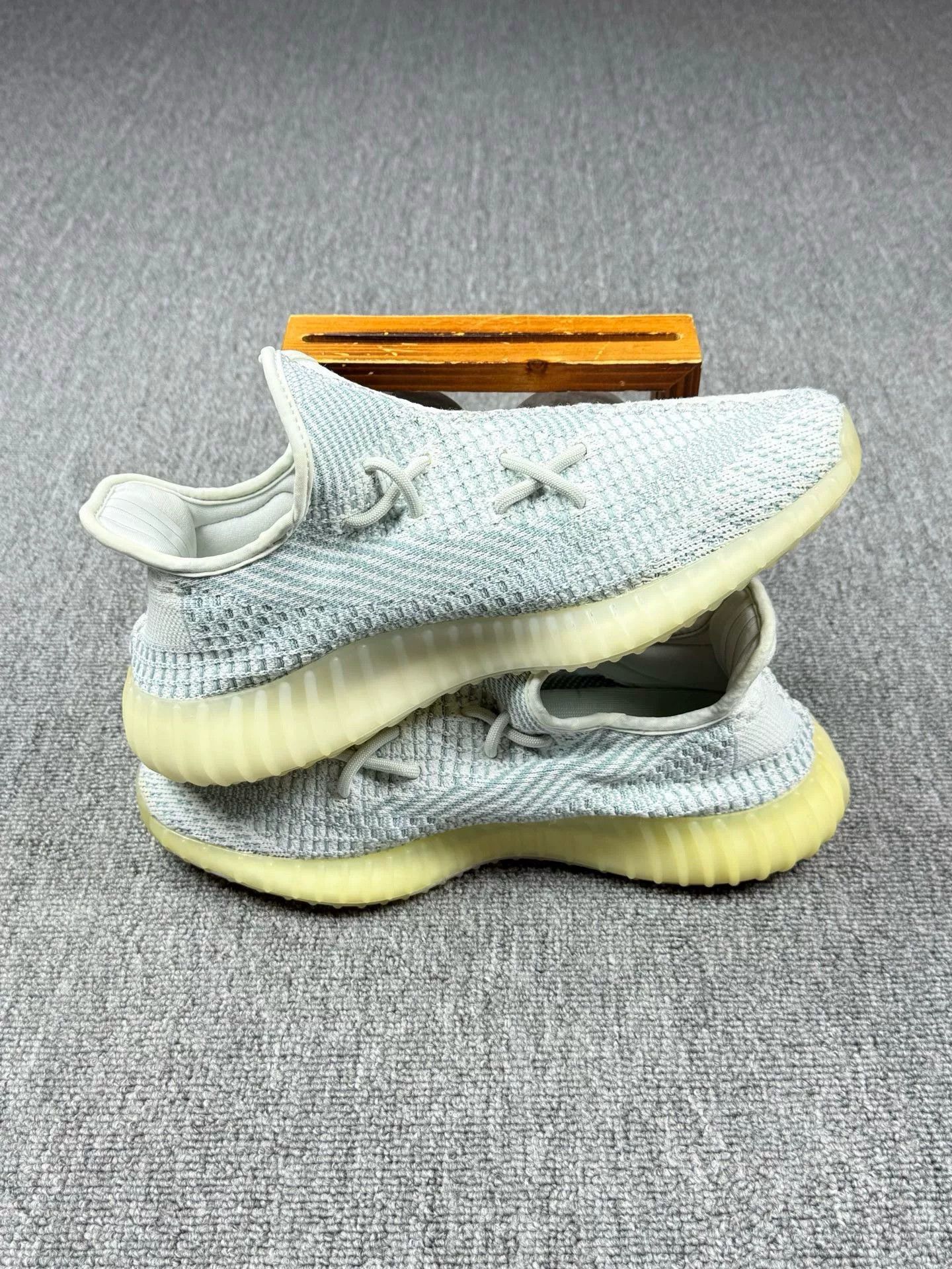 Adidas Adidas YEEZY350 Blue Lowtop Sneakers 10 Men Size US 10 / EU 43 - 3 Thumbnail
