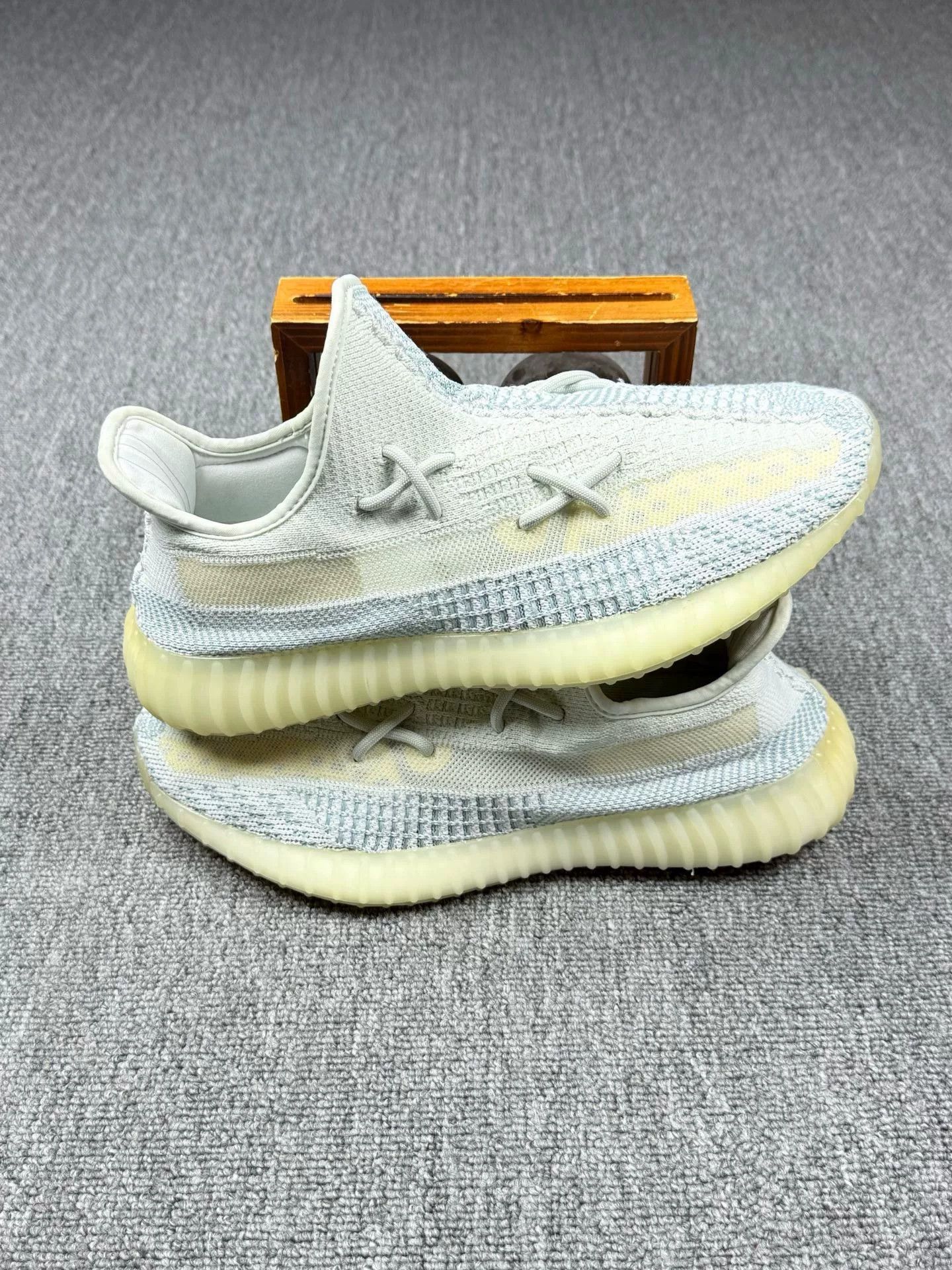 Adidas Adidas YEEZY350 Blue Lowtop Sneakers 10 Men Size US 10 / EU 43 - 2 Thumbnail