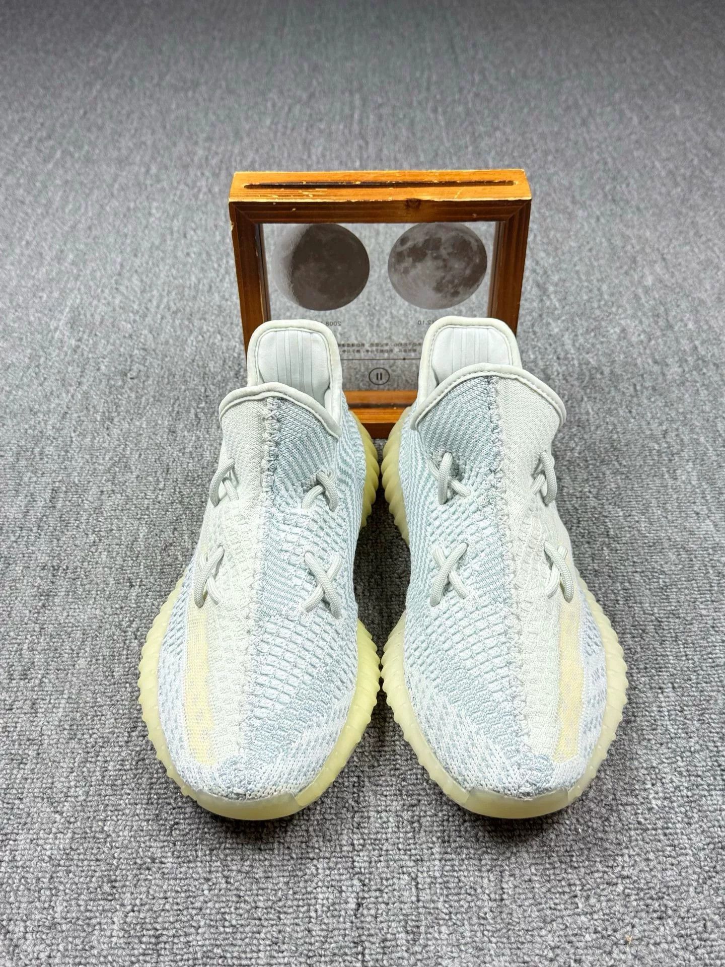 Adidas Adidas YEEZY350 Blue Lowtop Sneakers 10 Men Size US 10 / EU 43 - 4 Thumbnail