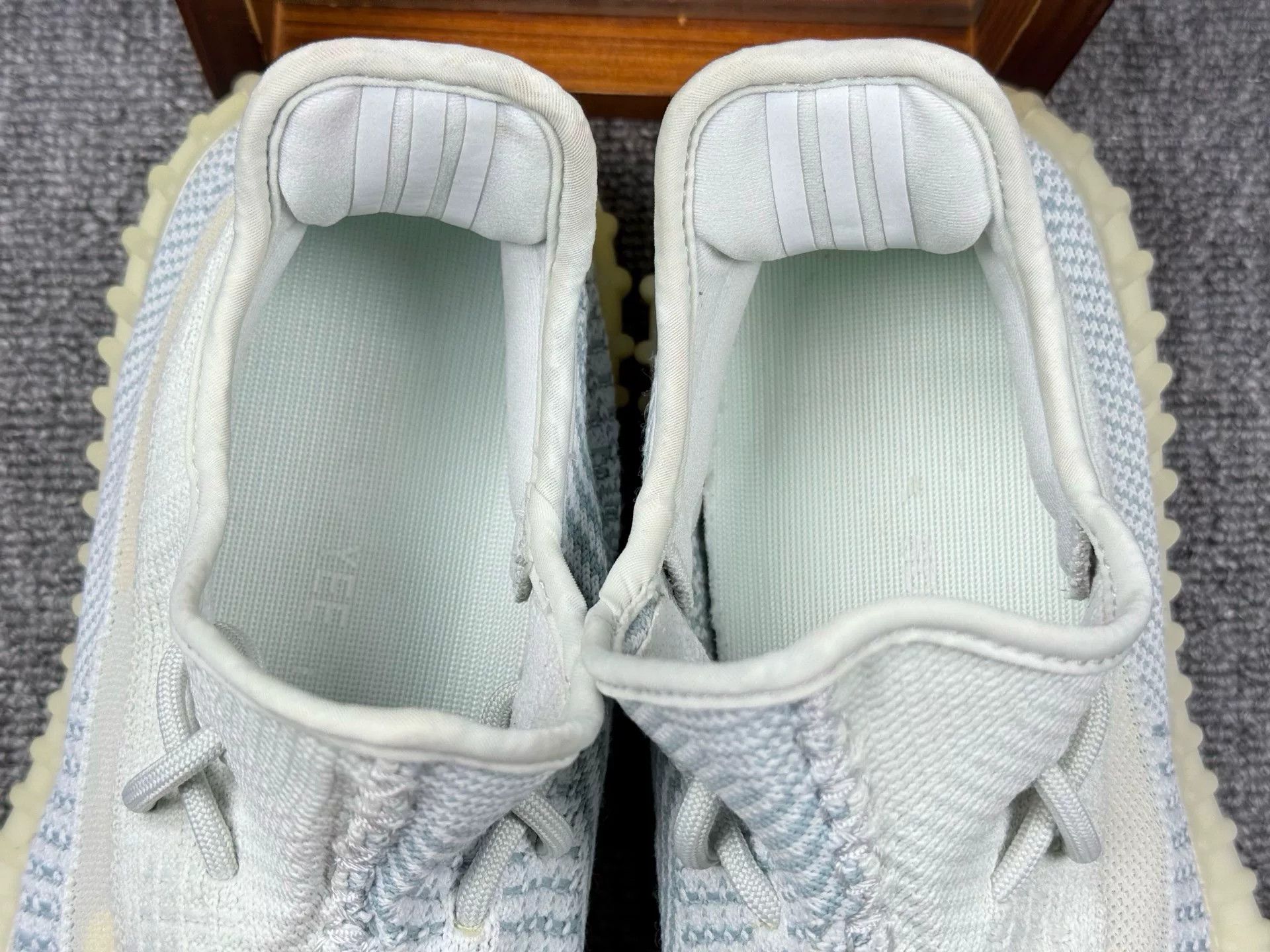 Adidas Adidas YEEZY350 Blue Lowtop Sneakers 10 Men Size US 10 / EU 43 - 9 Thumbnail