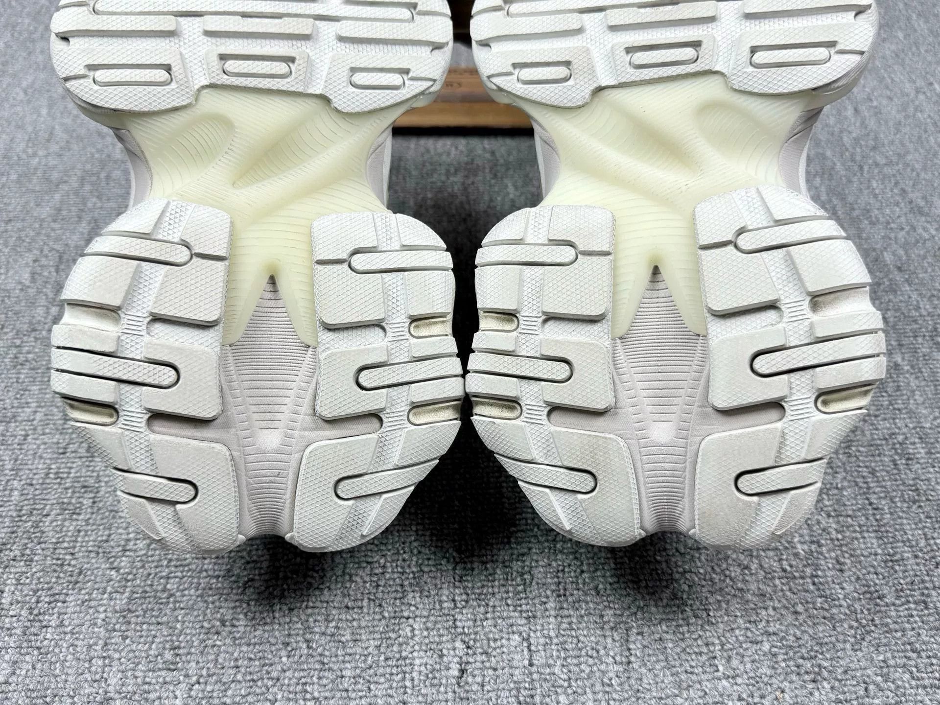 Balenciaga Balenciaga Cargo Multi Lowtop Sneakers it_37 Women Size US 7 / IT 37 - 8 Thumbnail