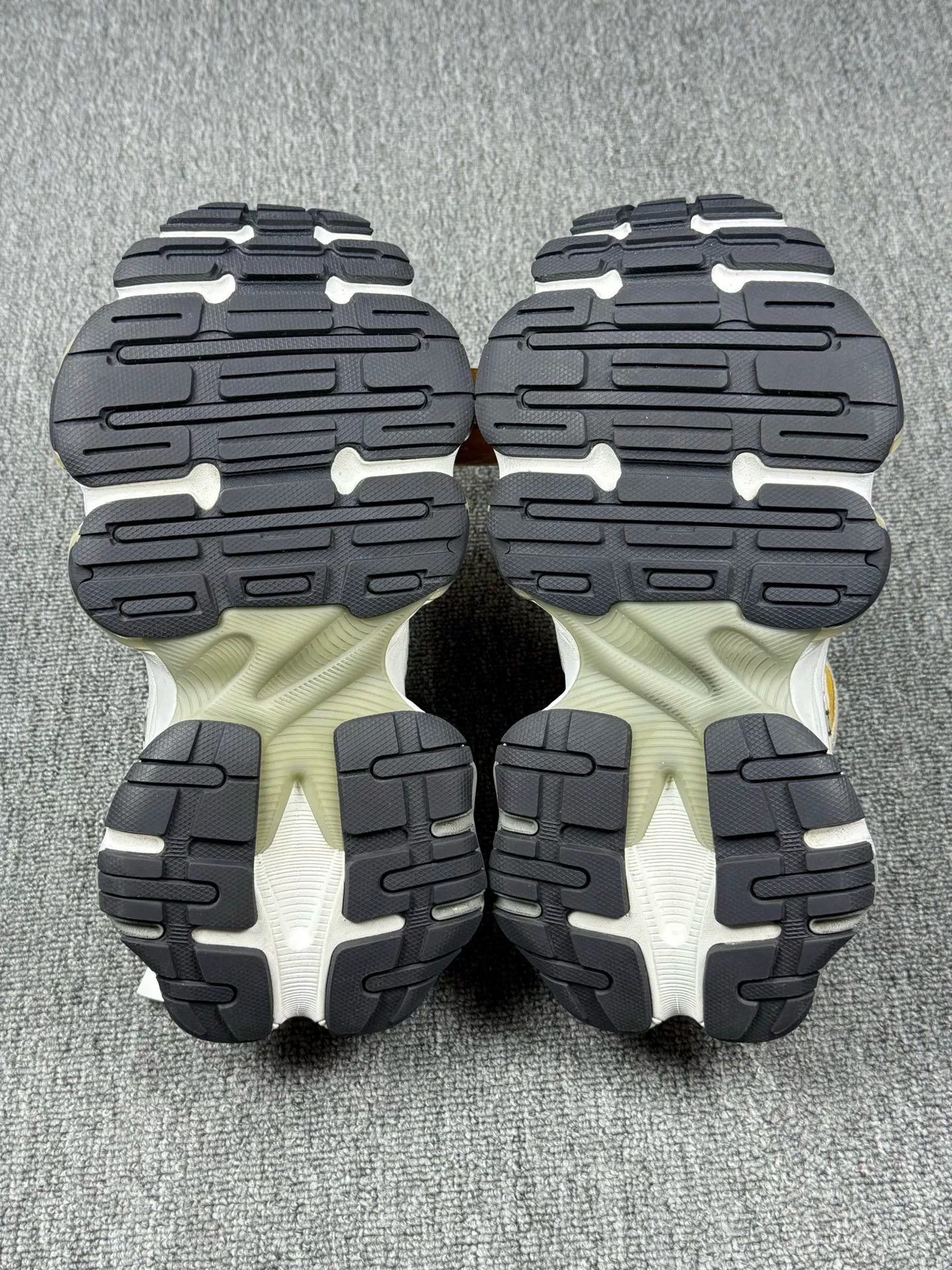 Balenciaga Balenciaga Distressed Black Lowtop Sneakers it_37 Women Size US 7 / IT 37 - 6 Thumbnail
