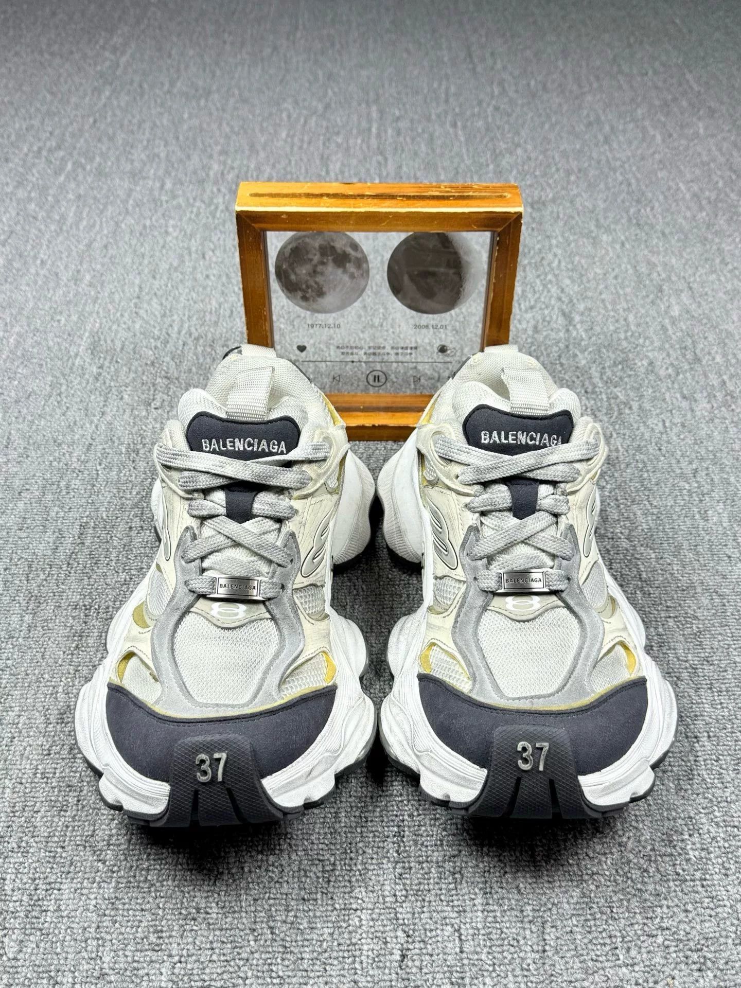 Balenciaga Balenciaga Distressed Black Lowtop Sneakers it_37 Women Size US 7 / IT 37 - 4 Thumbnail