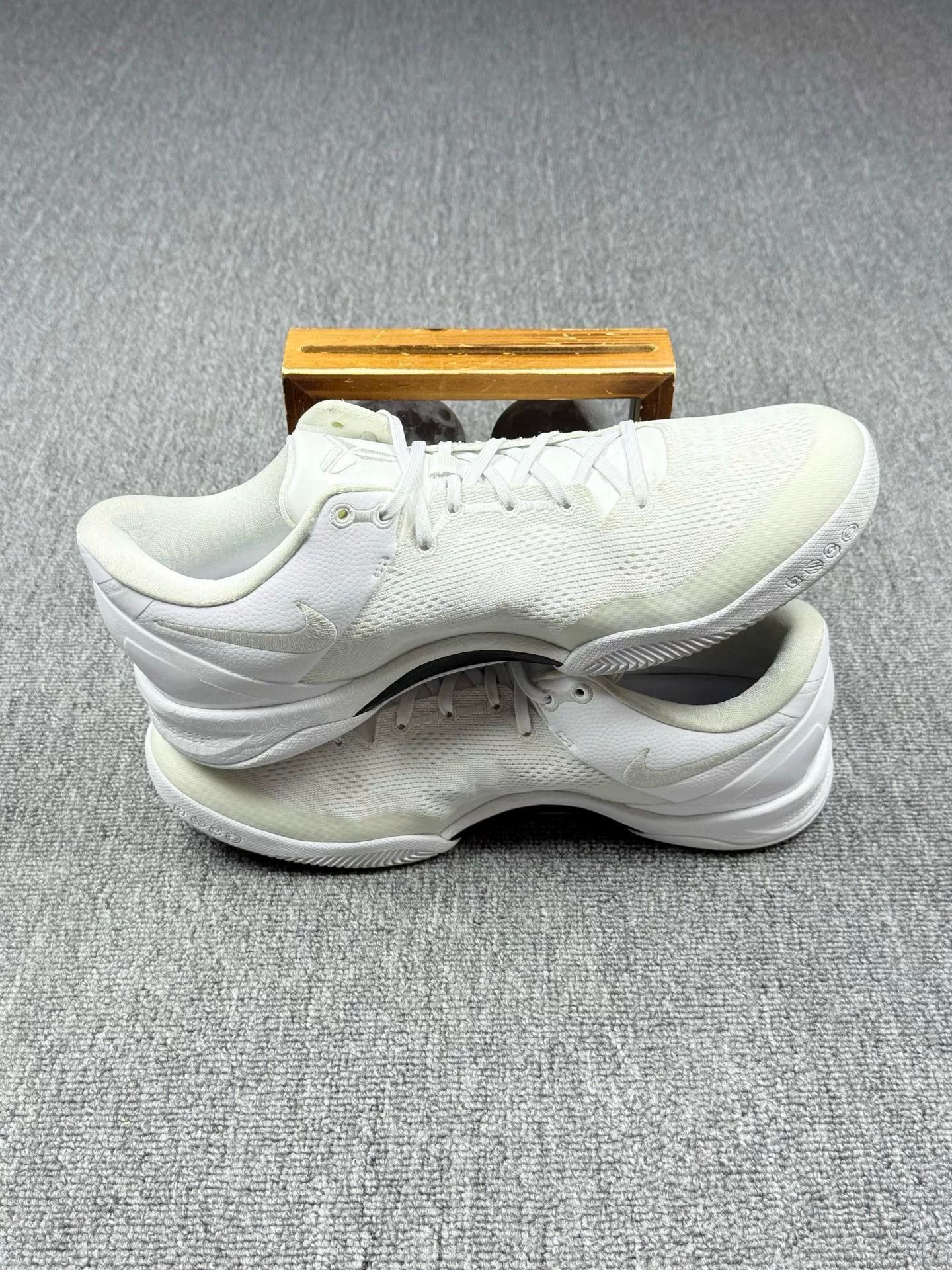 Nike Nike KOBE8 White Lowtop Sneakers 13 Men Size US 13 / EU 46 - 3 Thumbnail