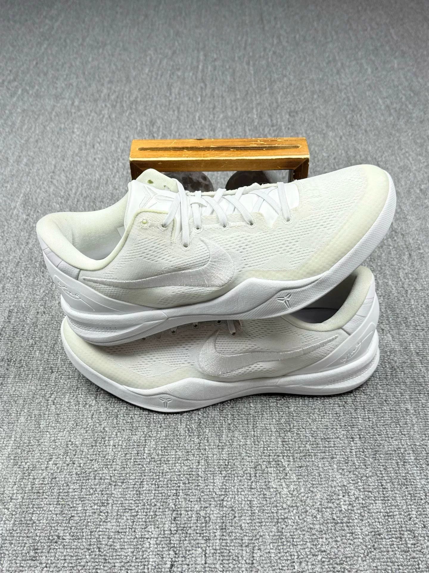 Nike Nike KOBE8 White Lowtop Sneakers 13 Men Size US 13 / EU 46 - 2 Thumbnail