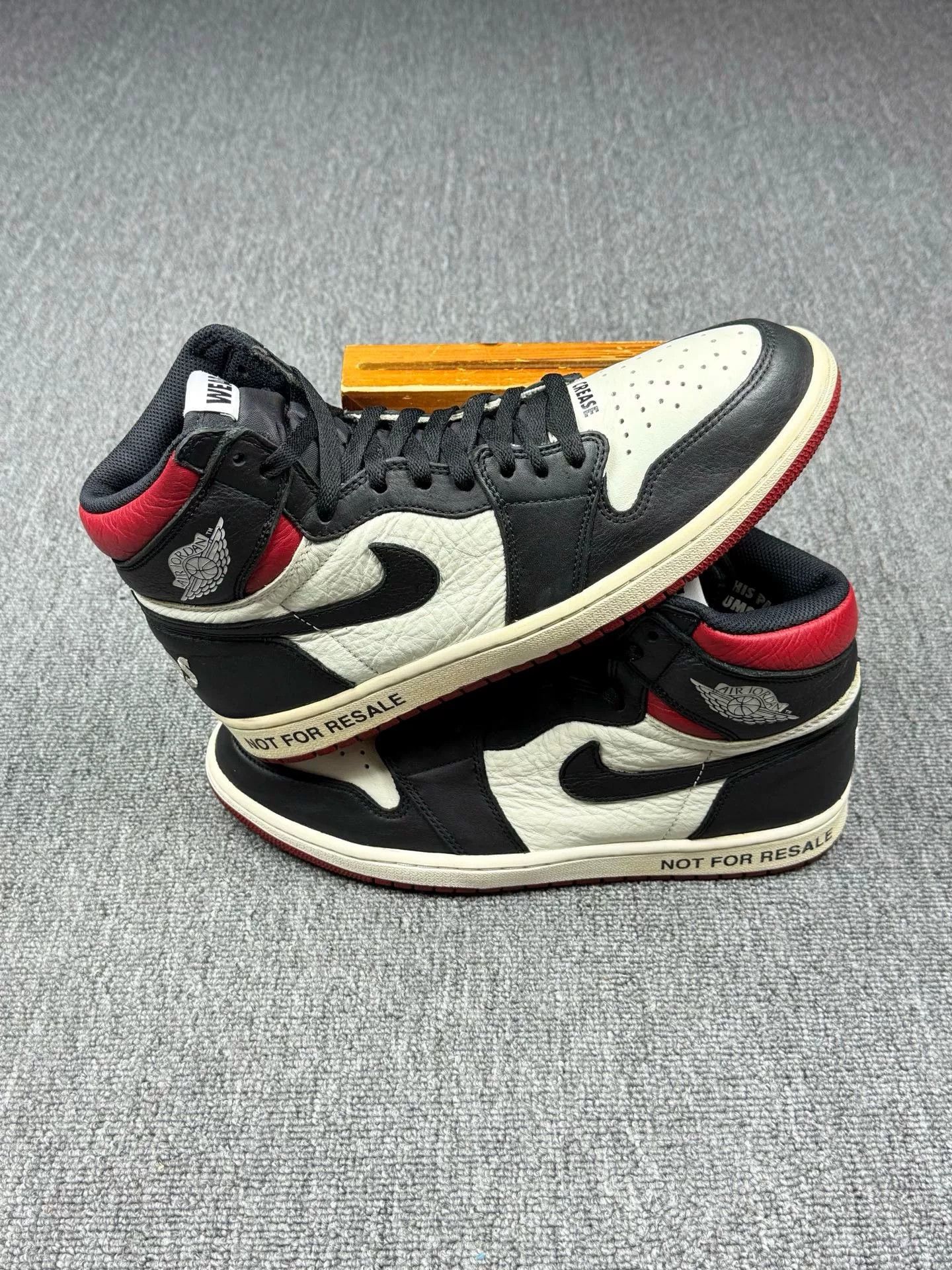 Nike Nike AJ1 Black Lowtop Sneakers 12 Men Size US 12 / EU 45 - 2 Thumbnail