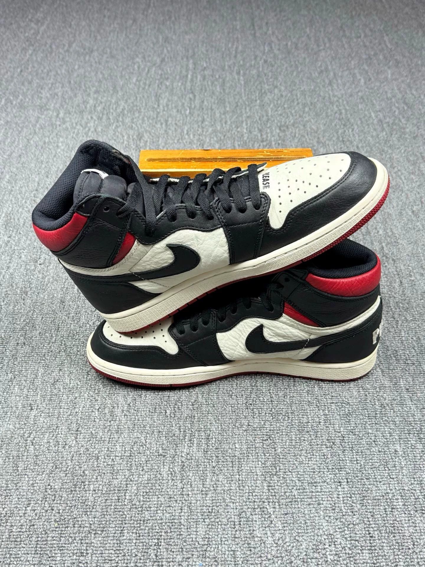 Nike Nike AJ1 Black Lowtop Sneakers 12 Men Size US 12 / EU 45 - 3 Thumbnail