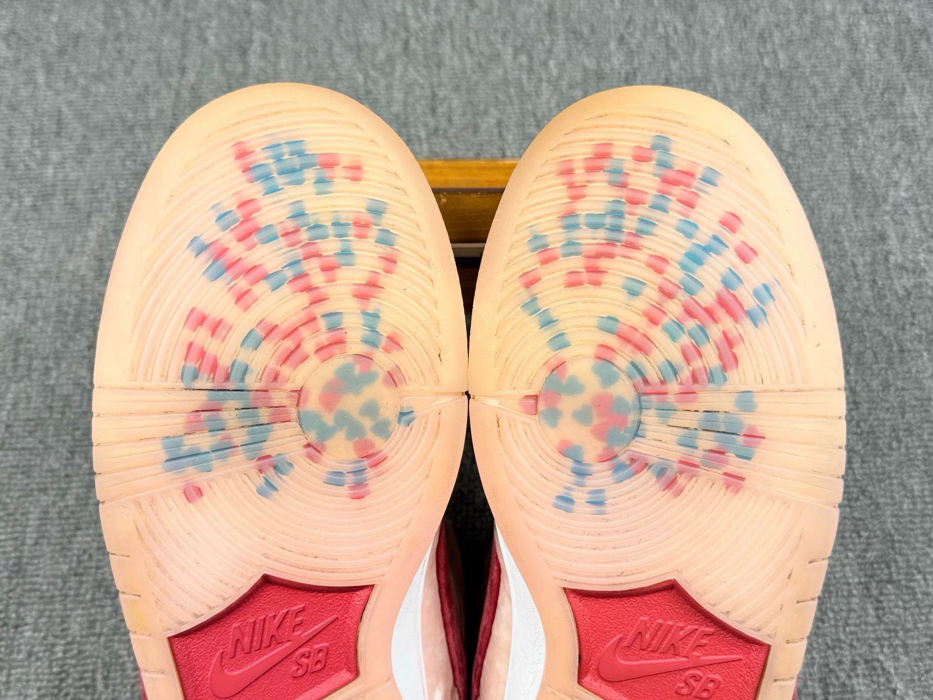 Nike Nike DUNK SB Pink Lowtop Sneakers 8 Men Size US 8 / EU 41 - 7 Thumbnail