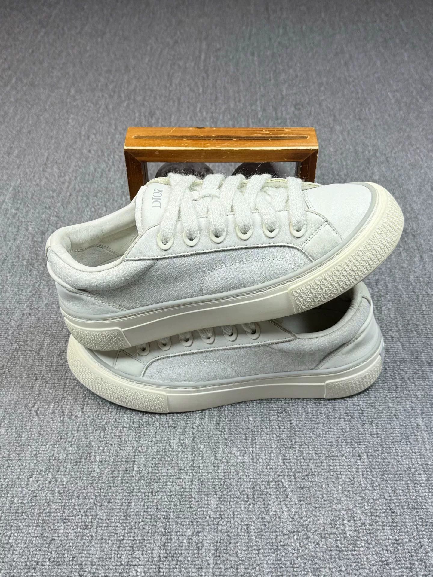 Dior Dior White Lowtop Sneakers 8 Men Size US 8 / EU 41 - 2 Thumbnail