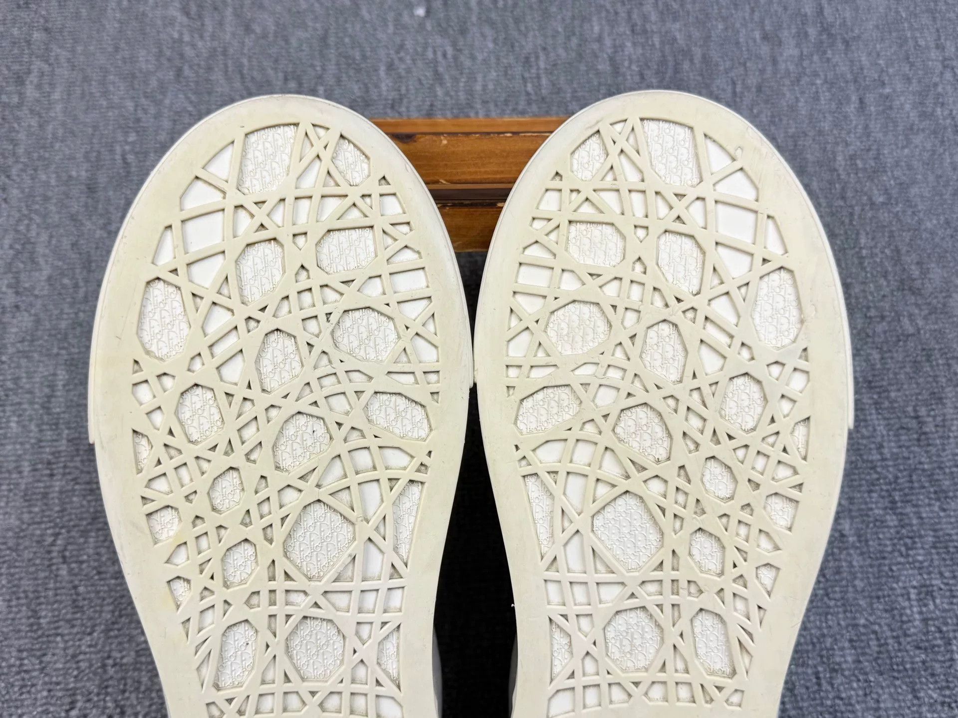 Dior Dior White Lowtop Sneakers 8 Men Size US 8 / EU 41 - 7 Thumbnail