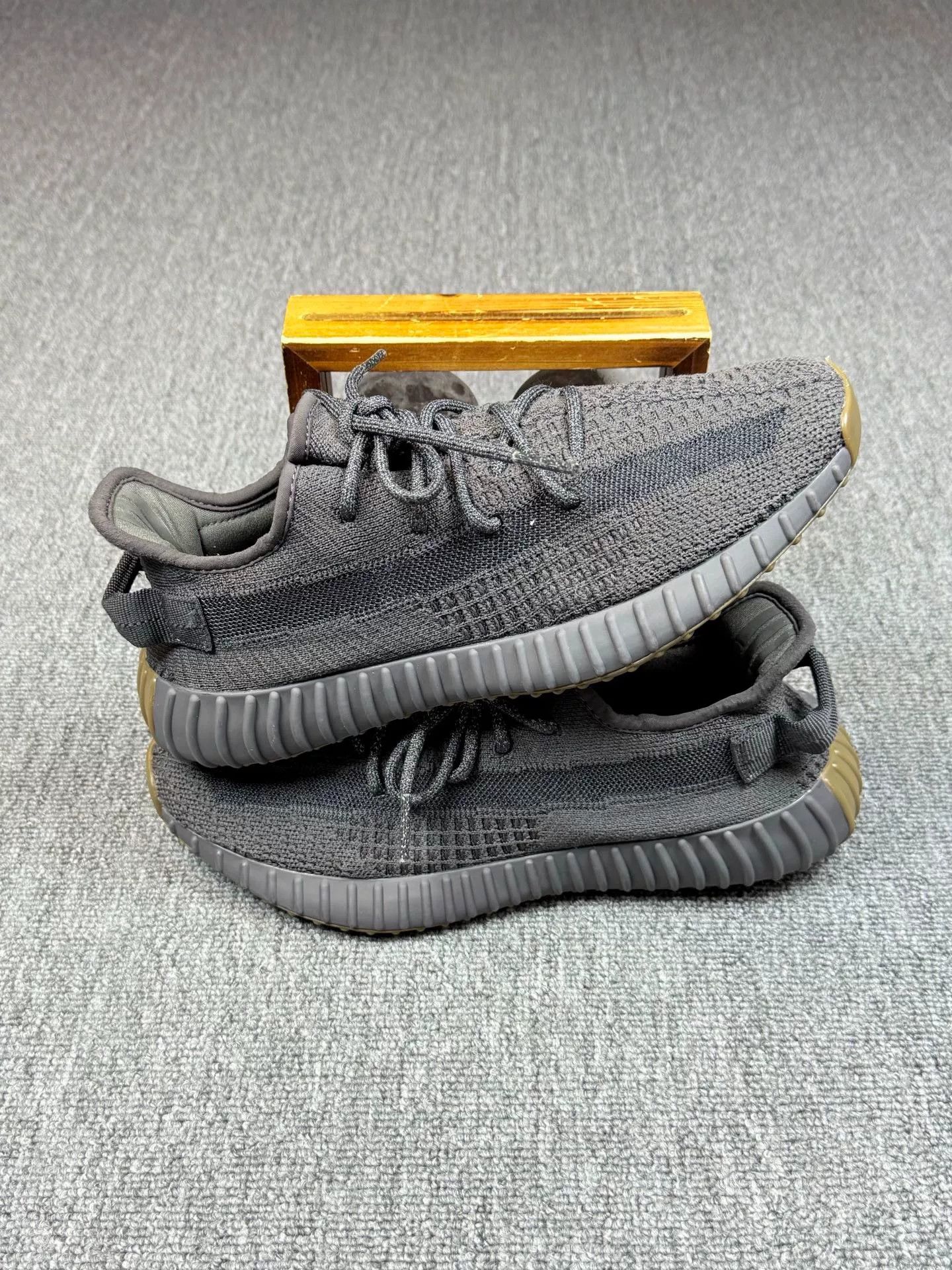 Adidas Adidas YEEZY350 Black Lowtop Sneakers 9 Men Size US 9 / EU 42 - 2 Thumbnail