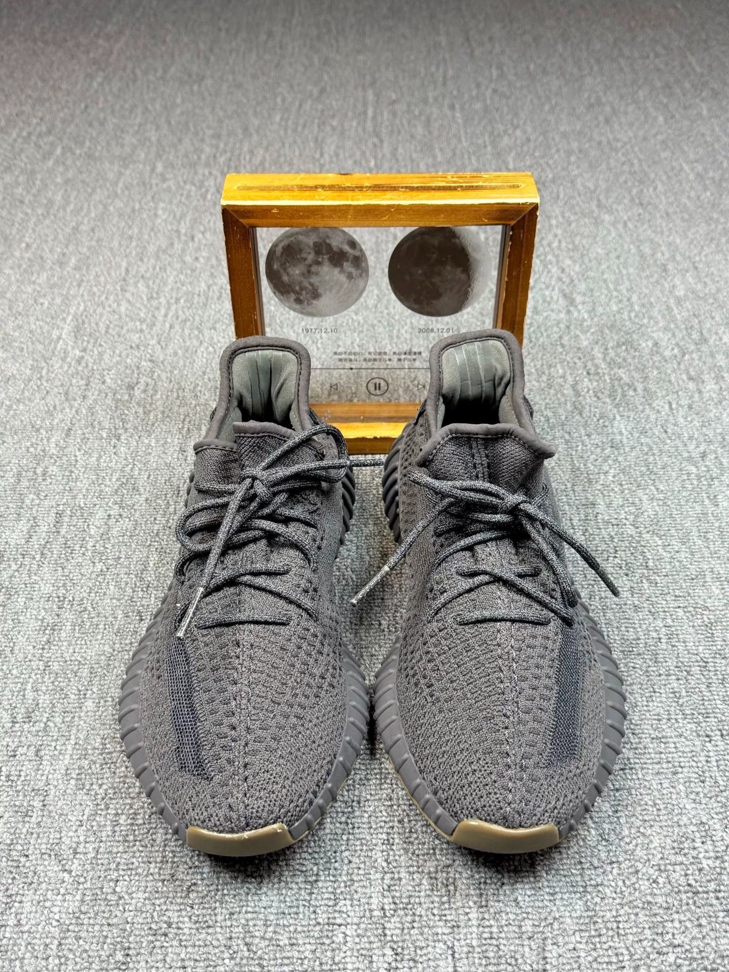 Adidas Adidas YEEZY350 Black Lowtop Sneakers 9 Men Size US 9 / EU 42 - 4 Thumbnail