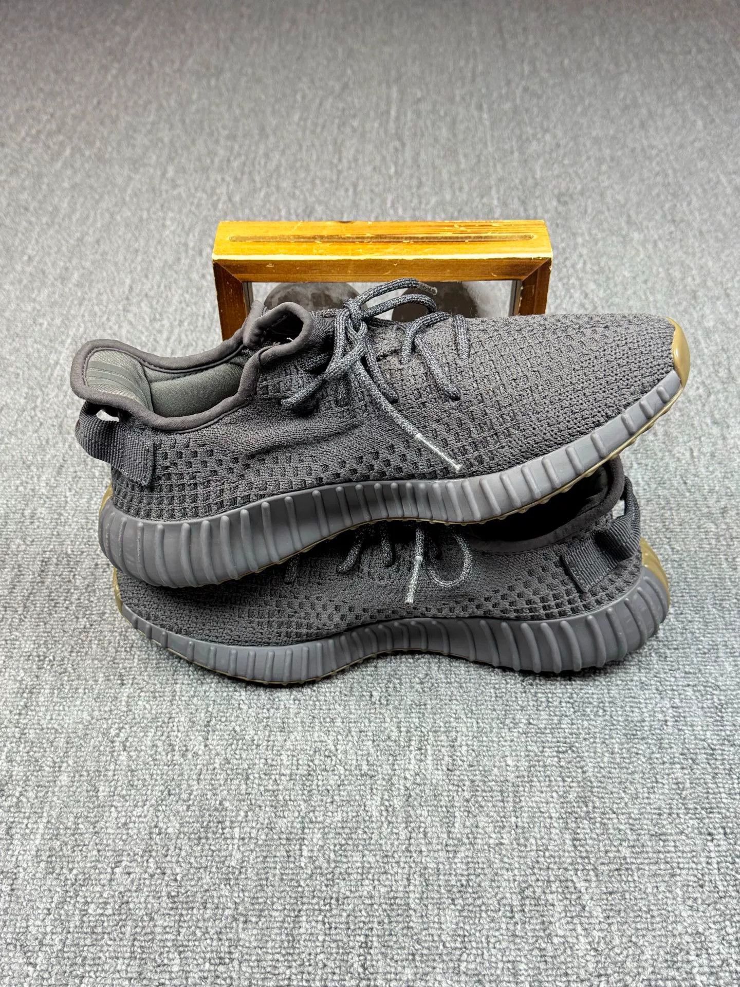Adidas Adidas YEEZY350 Black Lowtop Sneakers 9 Men Size US 9 / EU 42 - 3 Thumbnail