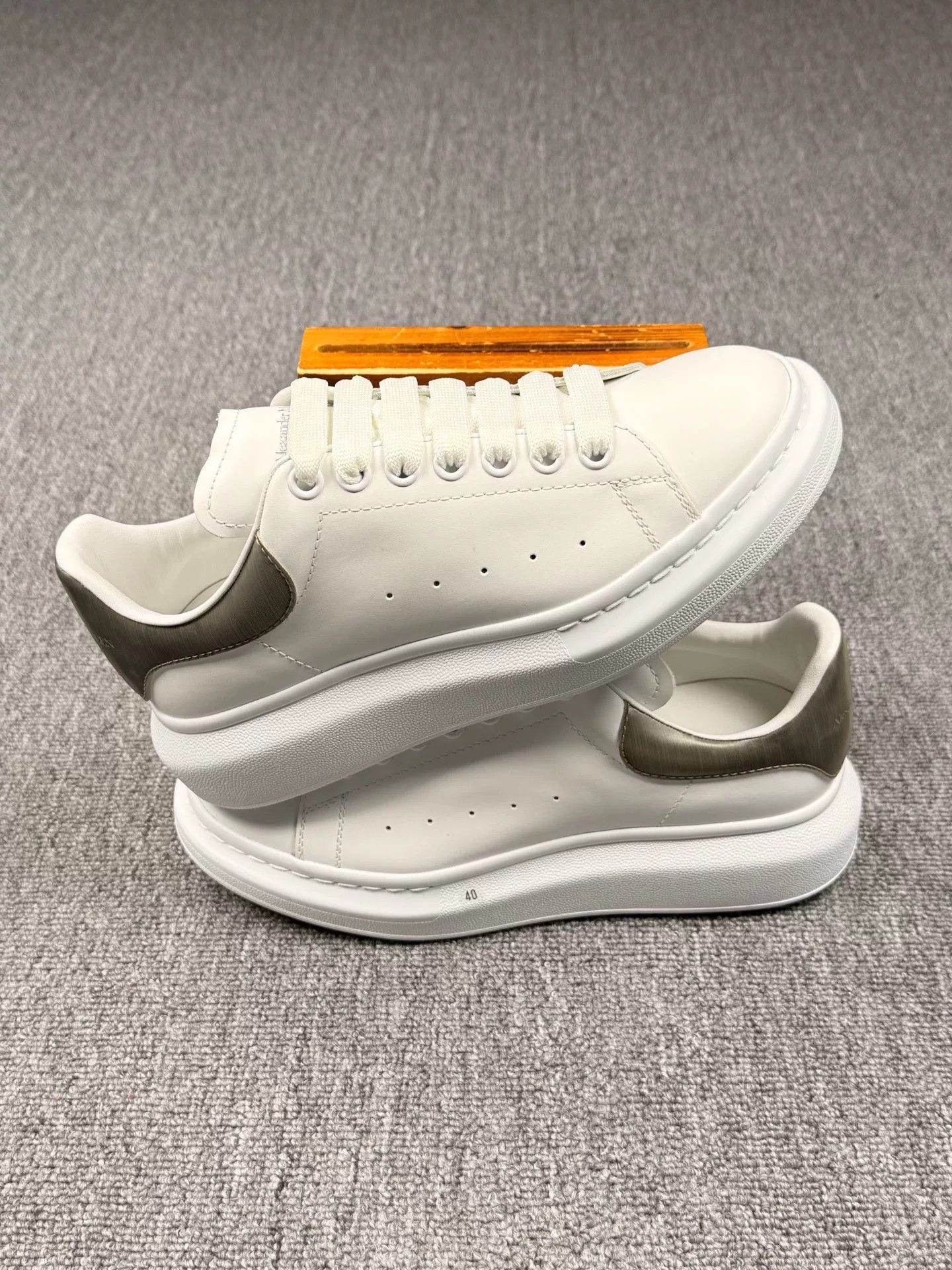 Alexander McQueen Alexander McQueen Multi Lowtop Sneakers it_40 Women Size US 10 / IT 40 - 2 Thumbnail