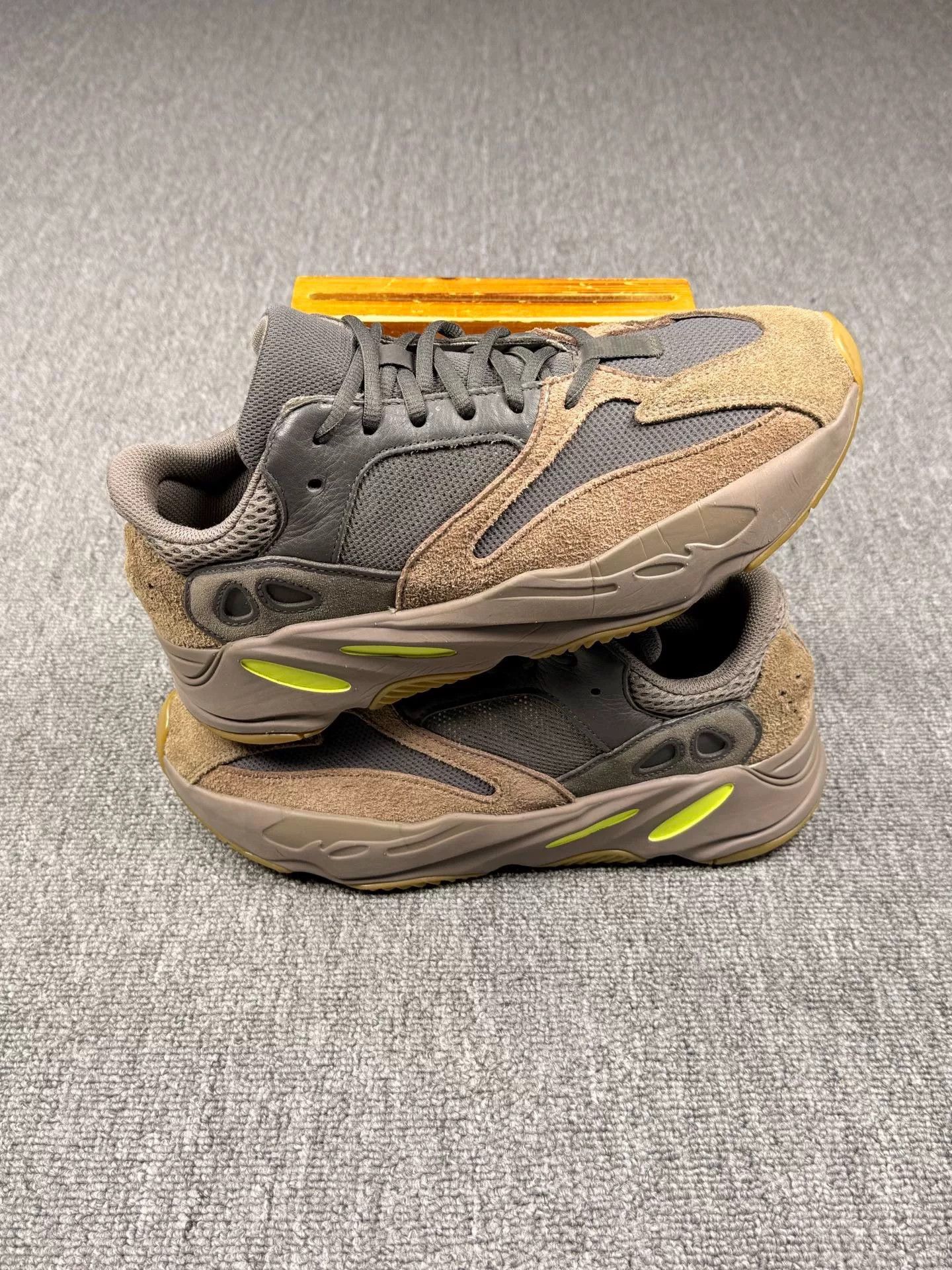Adidas Adidas YEEZY700 Purple Lowtop Sneakers 9 Men Size US 9 / EU 42 - 2 Thumbnail