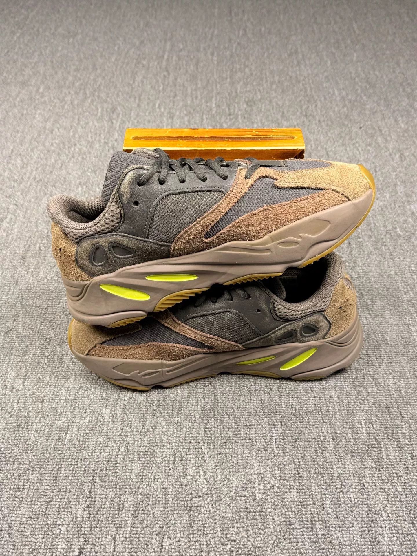 Adidas Adidas YEEZY700 Purple Lowtop Sneakers 9 Men Size US 9 / EU 42 - 3 Thumbnail