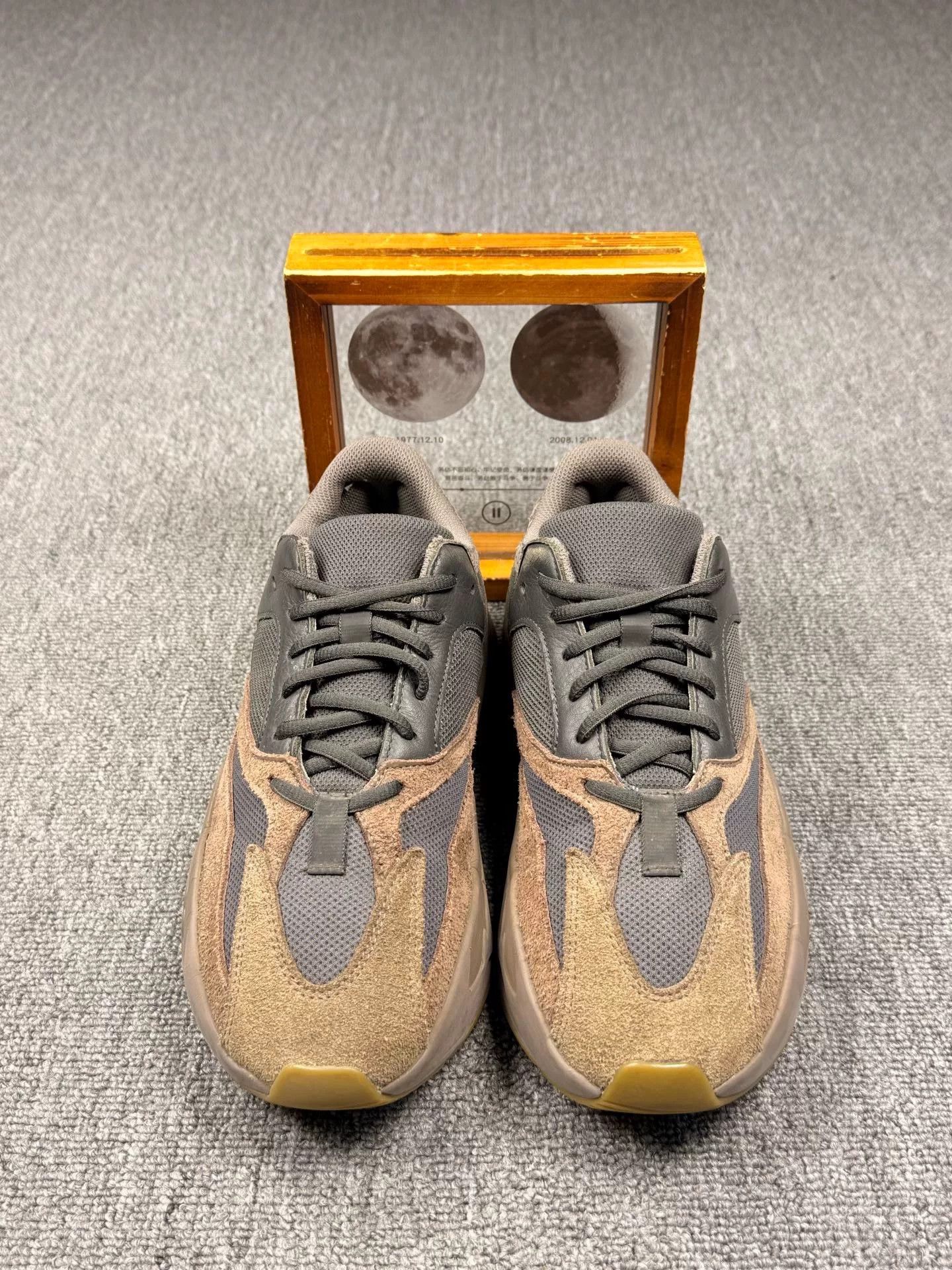 Adidas Adidas YEEZY700 Purple Lowtop Sneakers 9 Men Size US 9 / EU 42 - 4 Thumbnail