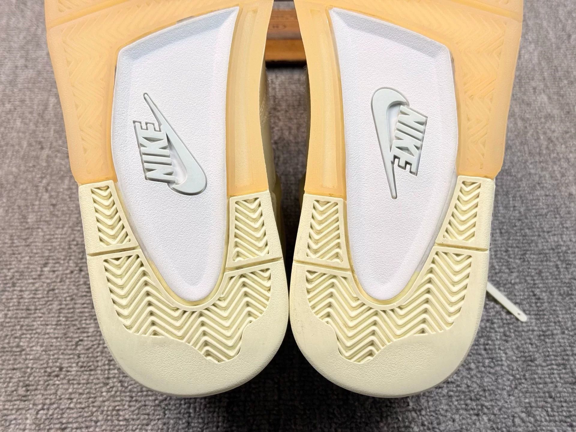 Nike Nike AJ4 White Lowtop Sneakers 9 Men Size US 9 / EU 42 - 8 Thumbnail