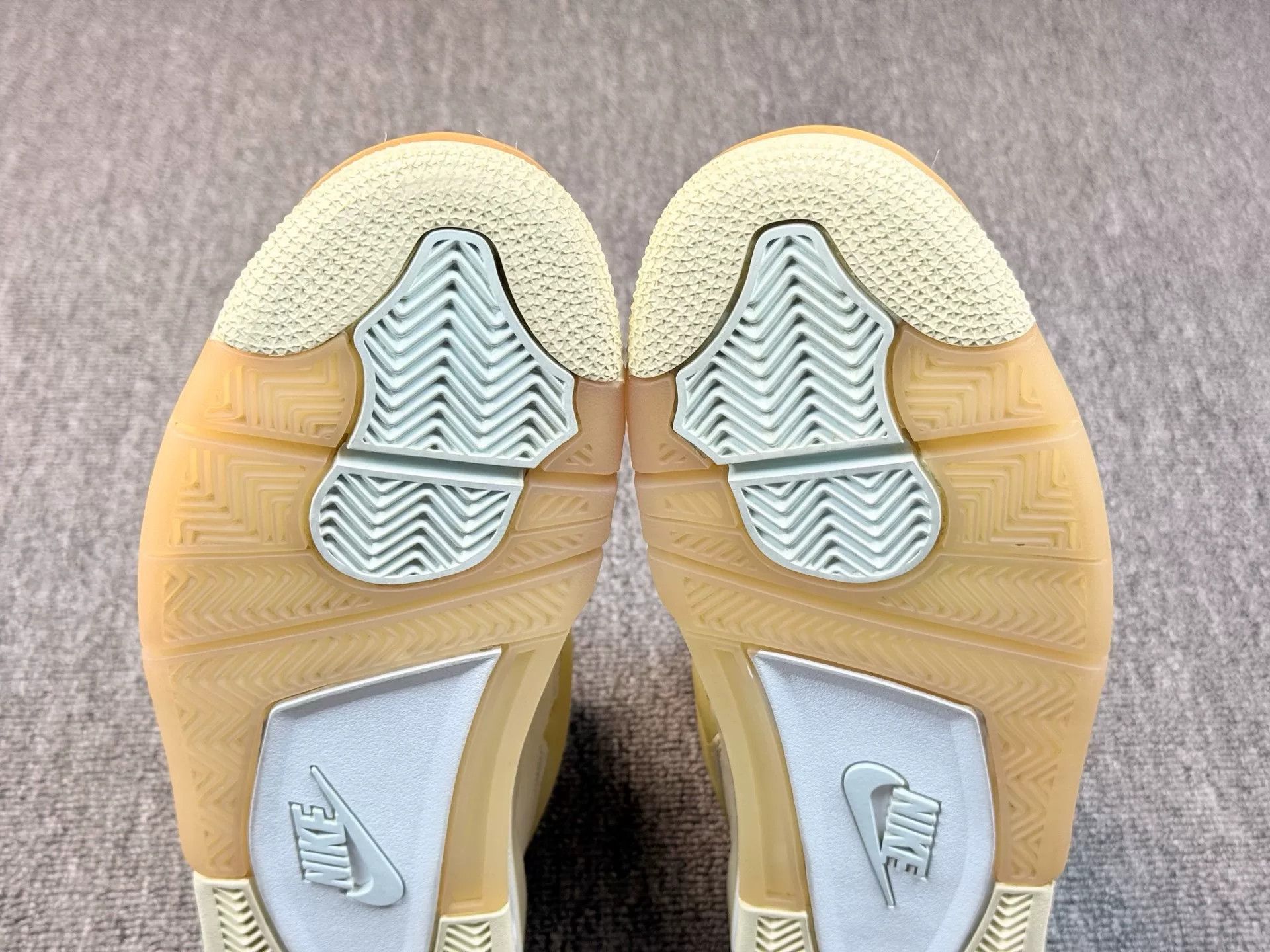 Nike Nike AJ4 White Lowtop Sneakers 9 Men Size US 9 / EU 42 - 7 Thumbnail