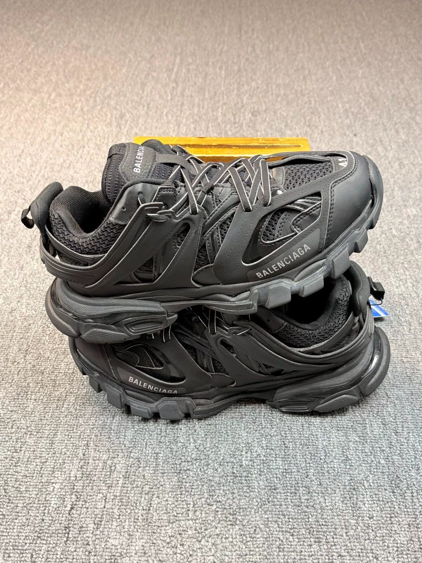 Balenciaga Balenciaga Black Lowtop Sneakers 8 Men Size US 8 / EU 41 - 2 Thumbnail