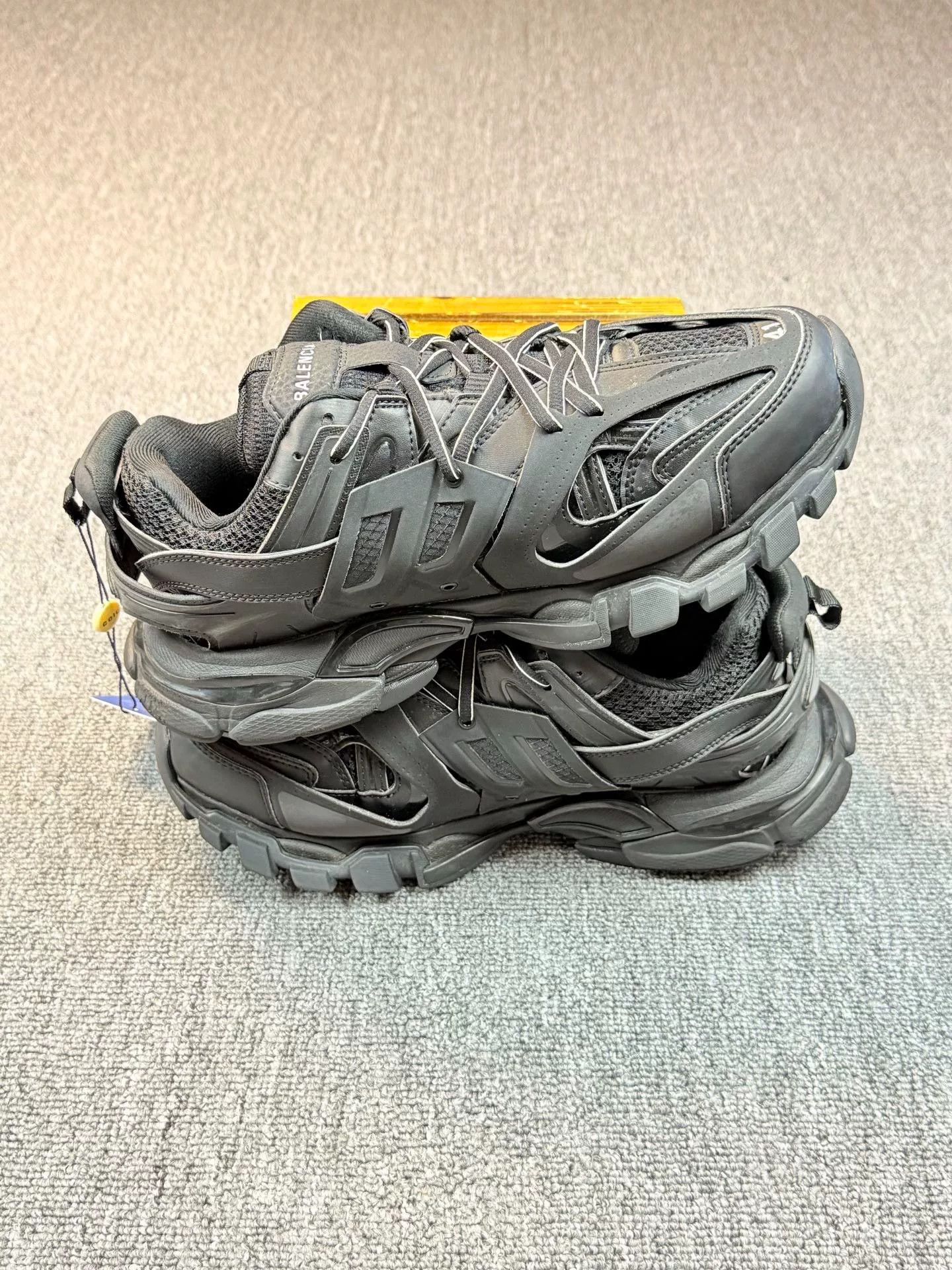 Balenciaga Balenciaga Black Lowtop Sneakers 8 Men Size US 8 / EU 41 - 3 Thumbnail