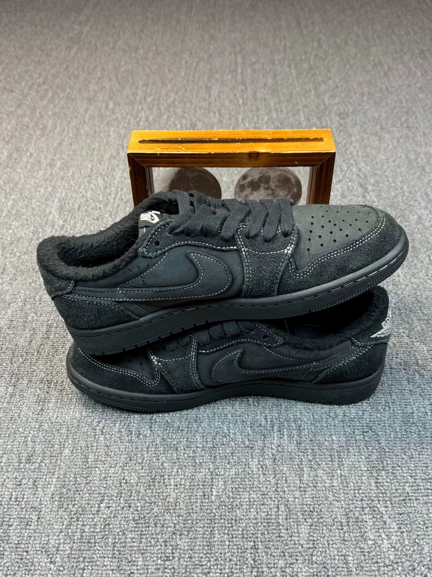 Nike Nike AJ1 Black Lowtop Sneakers 8 Men Size US 8 / EU 41 - 3 Thumbnail