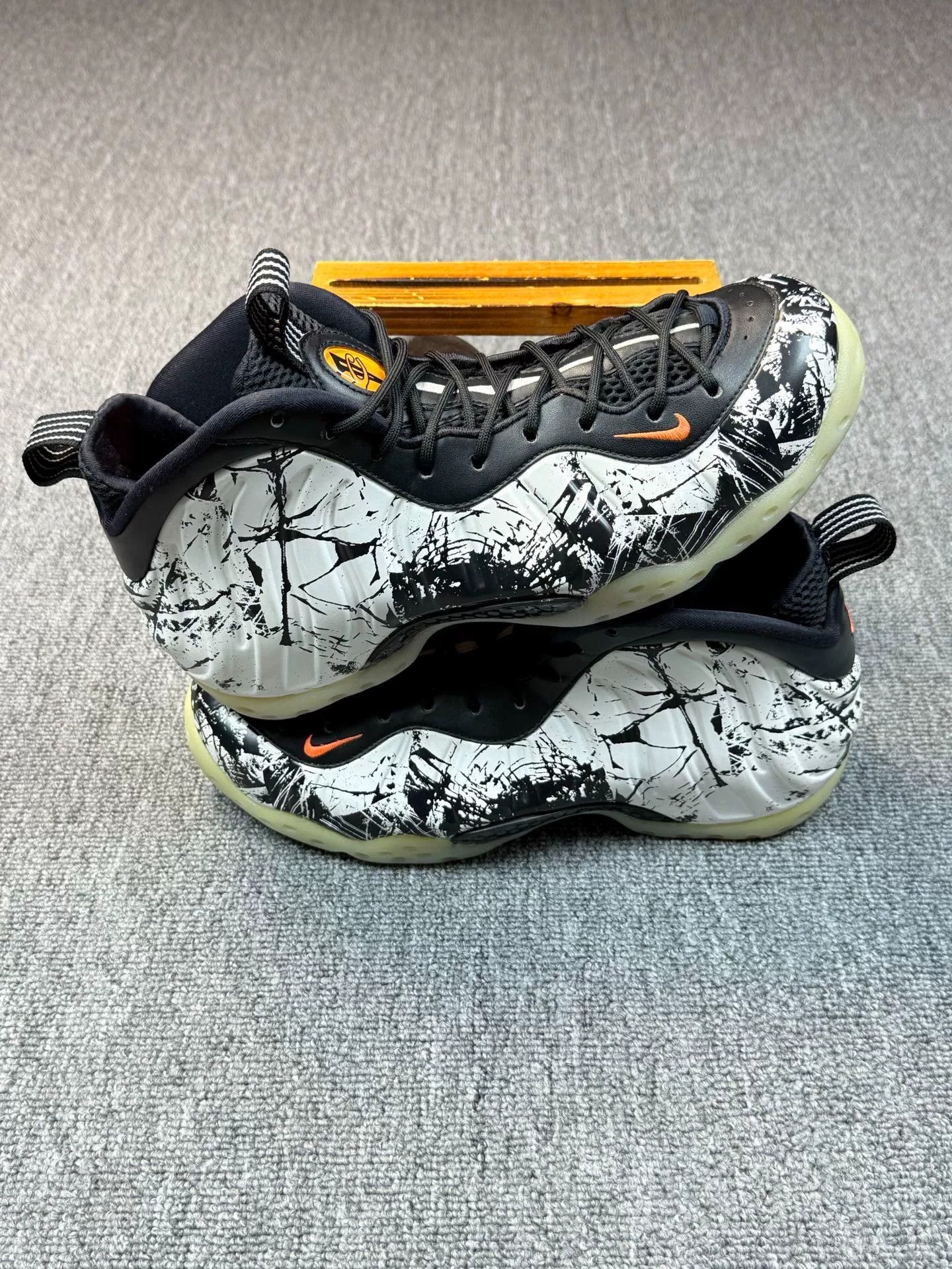 Nike Nike Graphic Black Lowtop Sneakers 9 Men Size US 9 / EU 42 - 2 Thumbnail