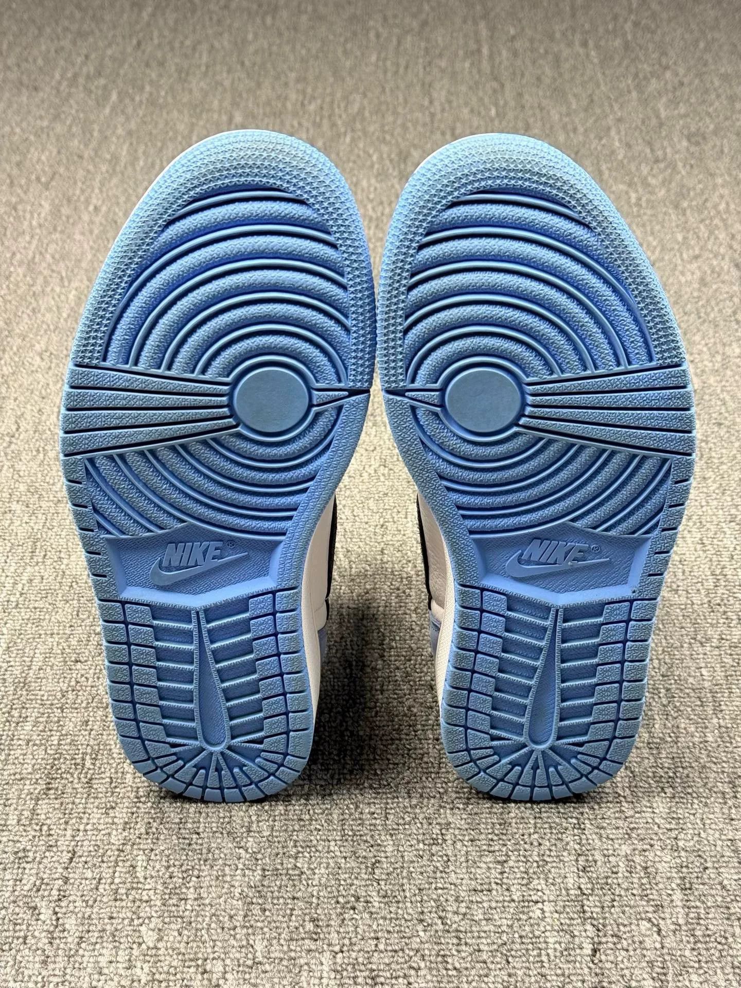 Nike Nike AJ1 Blue Lowtop Sneakers 10 Men Size US 10 / EU 43 - 6 Thumbnail