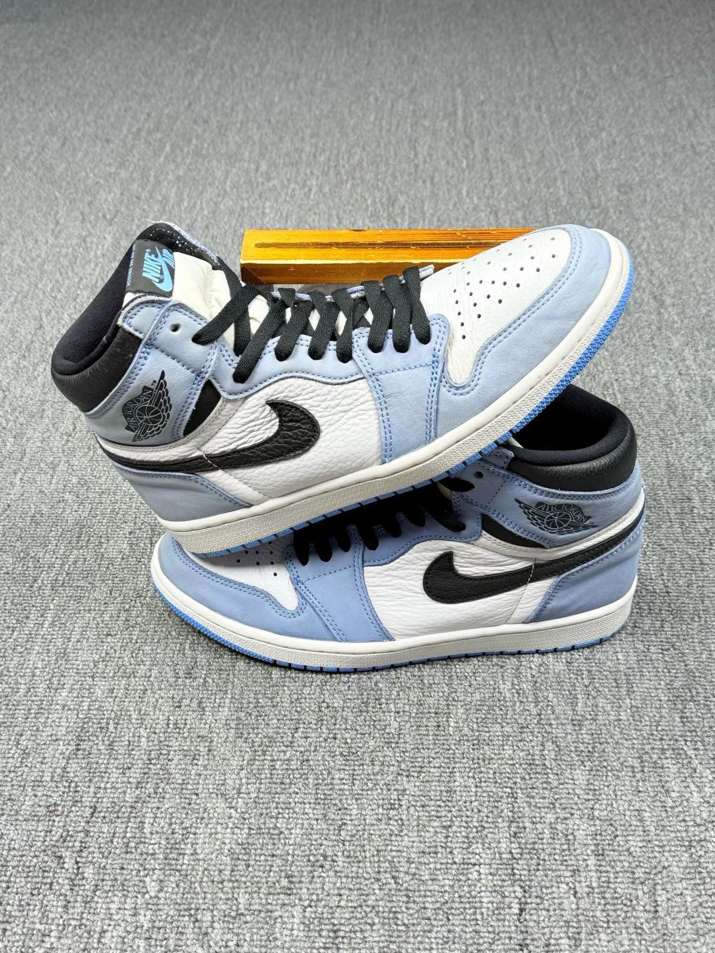 Nike Nike AJ1 Blue Lowtop Sneakers 10 Men Size US 10 / EU 43 - 2 Thumbnail