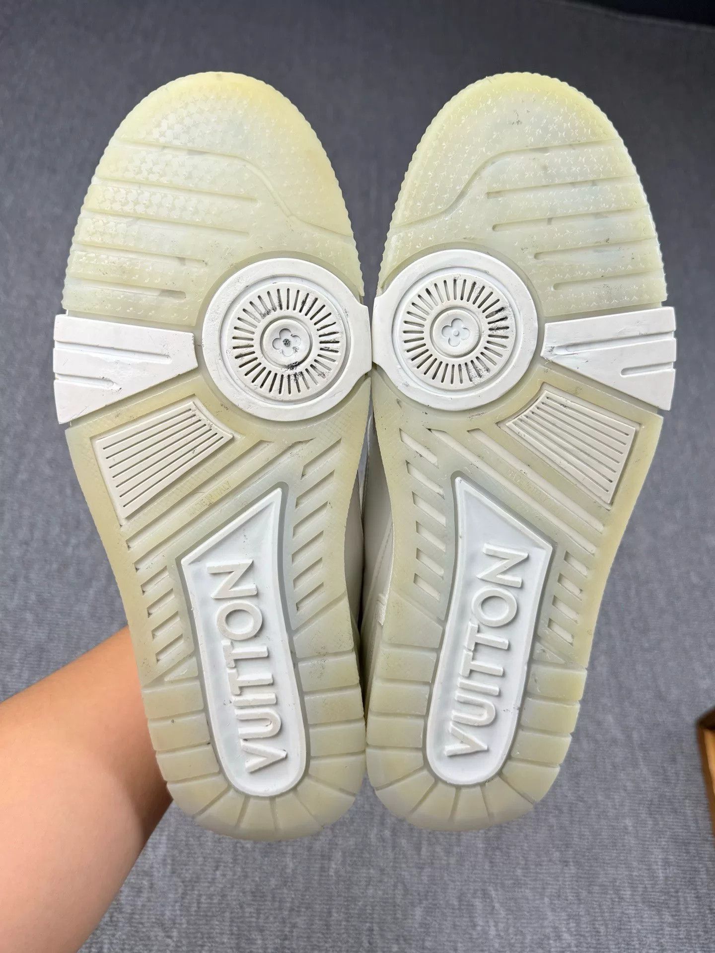 Louis Vuitton Louis Vuitton Training White Lowtop Sneakers 8 Men Size US 8 / EU 41 - 6 Thumbnail