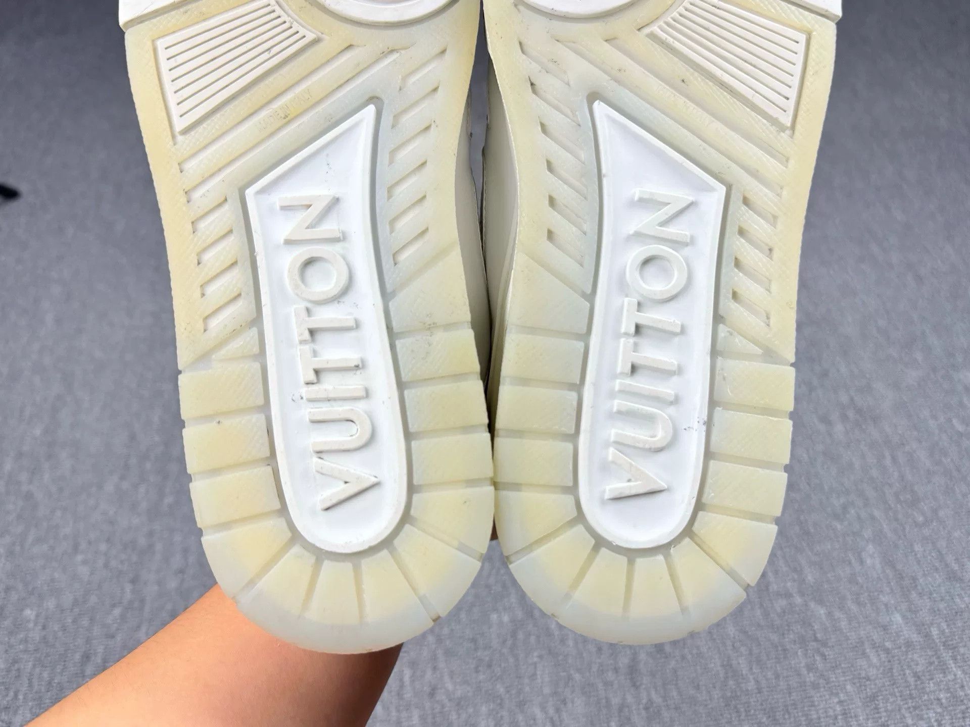 Louis Vuitton Louis Vuitton Training White Lowtop Sneakers 8 Men Size US 8 / EU 41 - 8 Thumbnail