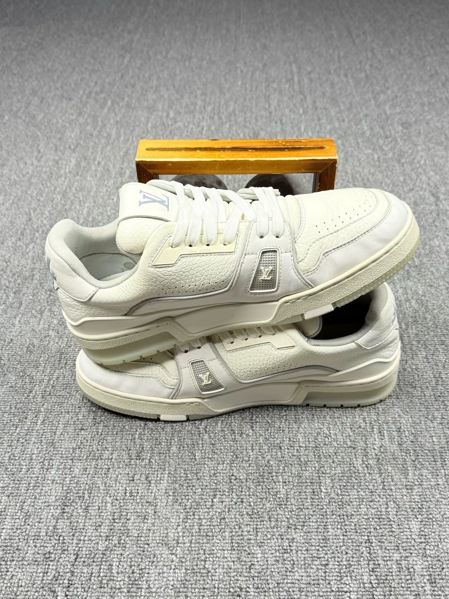 Louis Vuitton Louis Vuitton Training White Lowtop Sneakers 8 Men Size US 8 / EU 41 - 3 Thumbnail