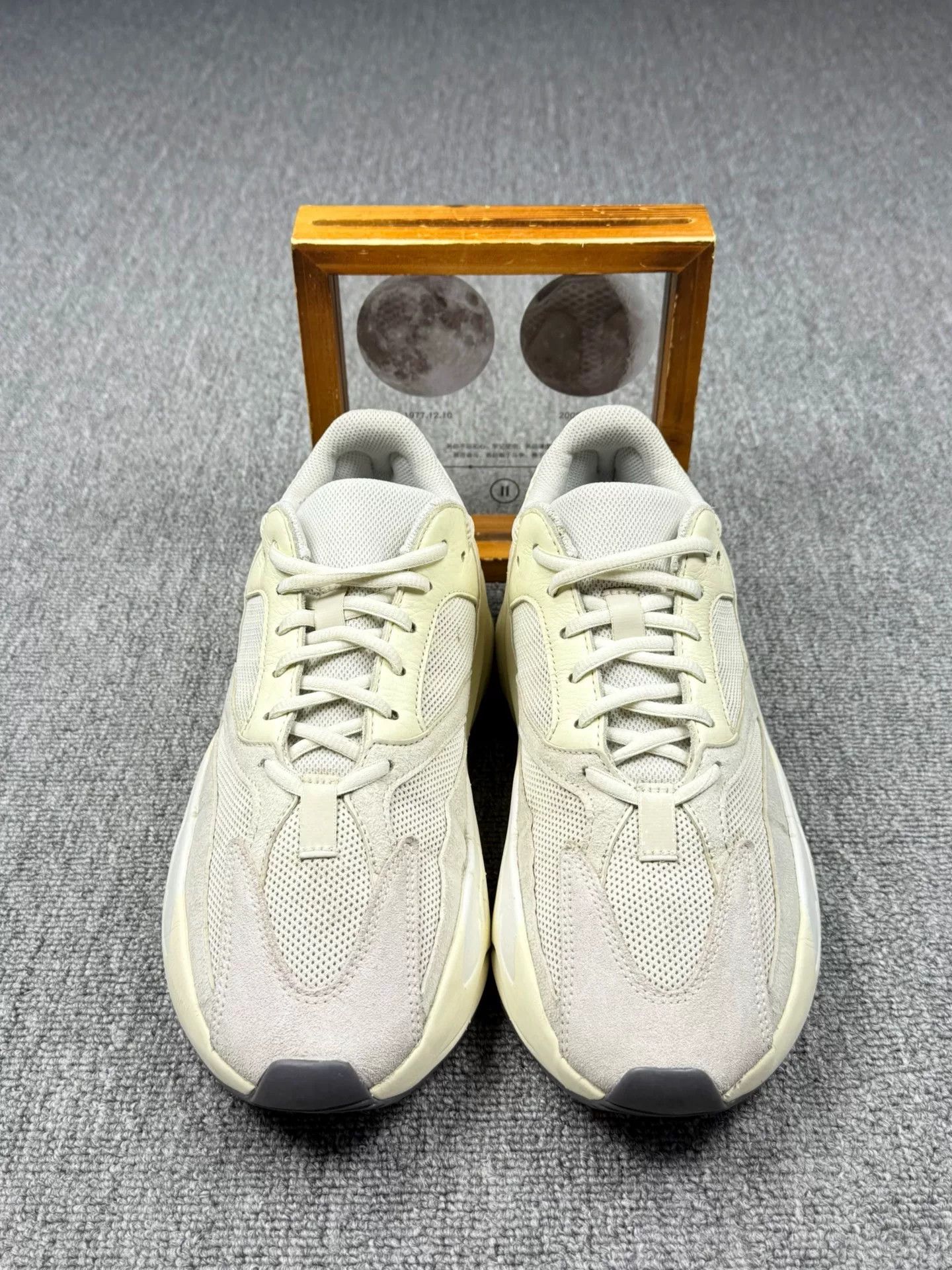 Adidas Adidas YEEZY700 White Lowtop Sneakers 11 Men Size US 11 / EU 44 - 4 Thumbnail