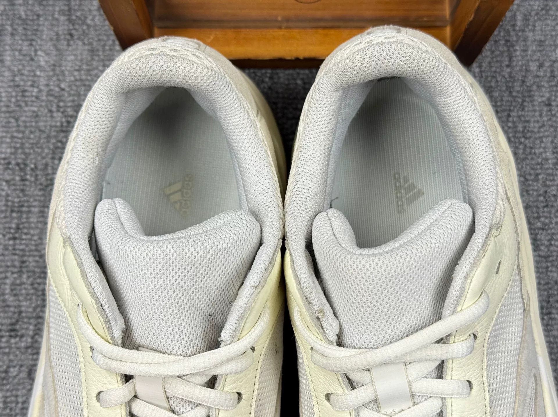 Adidas Adidas YEEZY700 White Lowtop Sneakers 11 Men Size US 11 / EU 44 - 9 Thumbnail