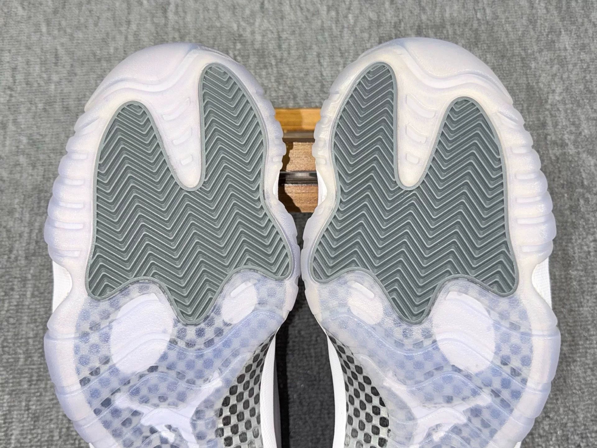 Nike Nike AJ11 White Lowtop Sneakers 11 Men Size US 11 / EU 44 - 7 Thumbnail