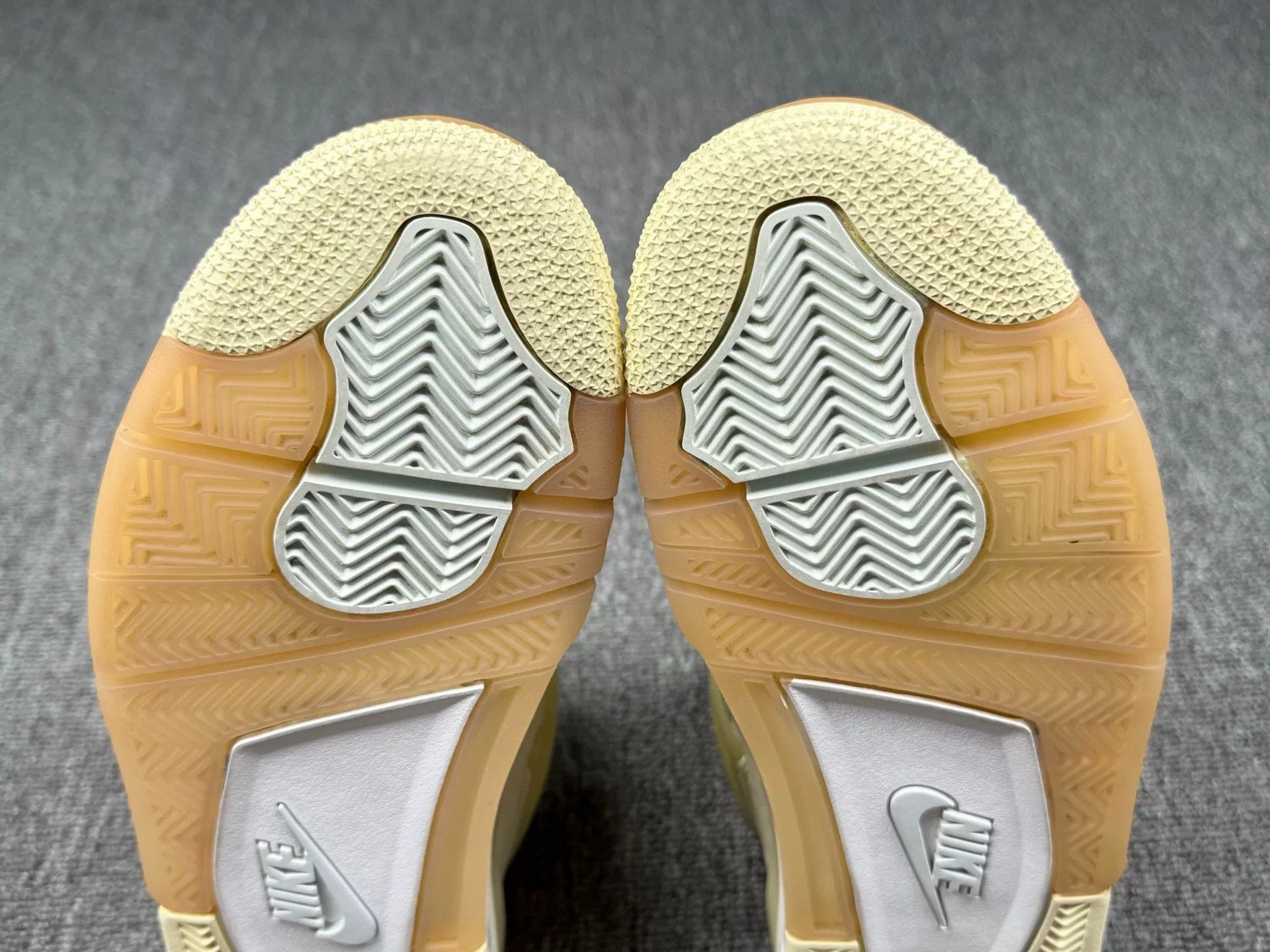Nike Nike AJ4 White Lowtop Sneakers 9 Men Size US 9 / EU 42 - 7 Thumbnail