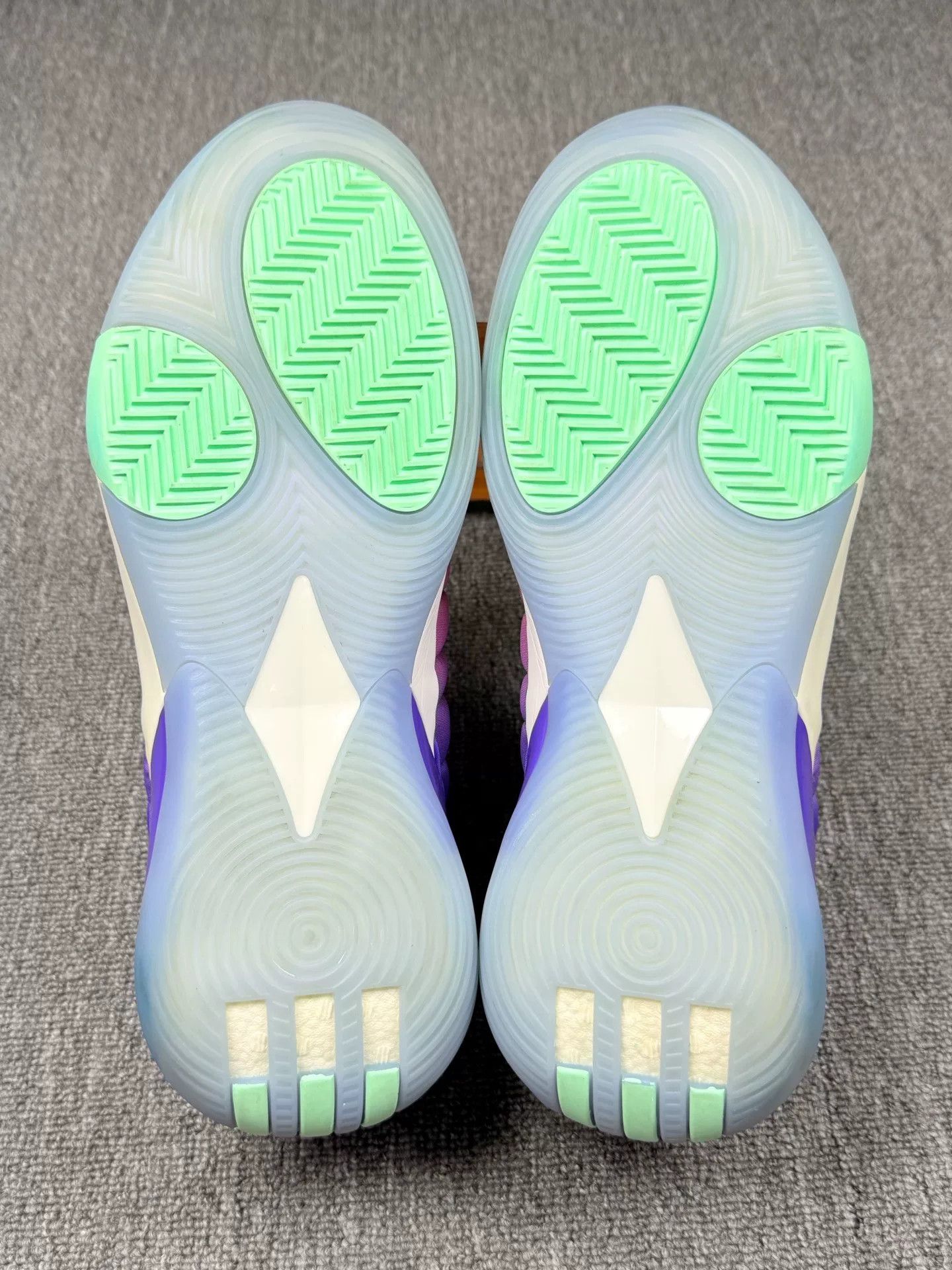 Adidas Adidas Rainbow Multi Lowtop Sneakers 14 Men Size US 14 / EU 47 - 6 Thumbnail