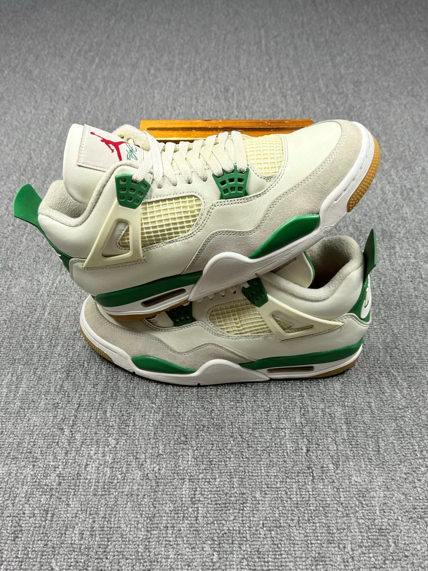 Nike Nike AJ4 Green Lowtop Sneakers 9 Men Size US 9 / EU 42 - 2 Thumbnail