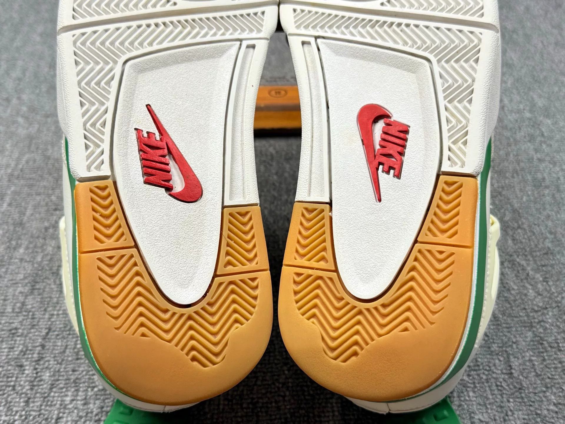 Nike Nike AJ4 Green Lowtop Sneakers 9 Men Size US 9 / EU 42 - 8 Thumbnail