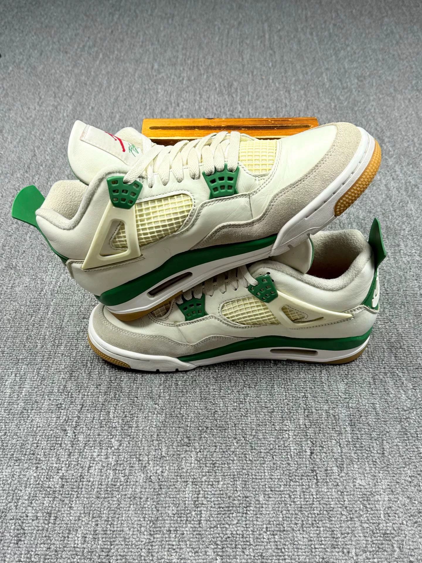 Nike Nike AJ4 Green Lowtop Sneakers 9 Men Size US 9 / EU 42 - 3 Thumbnail