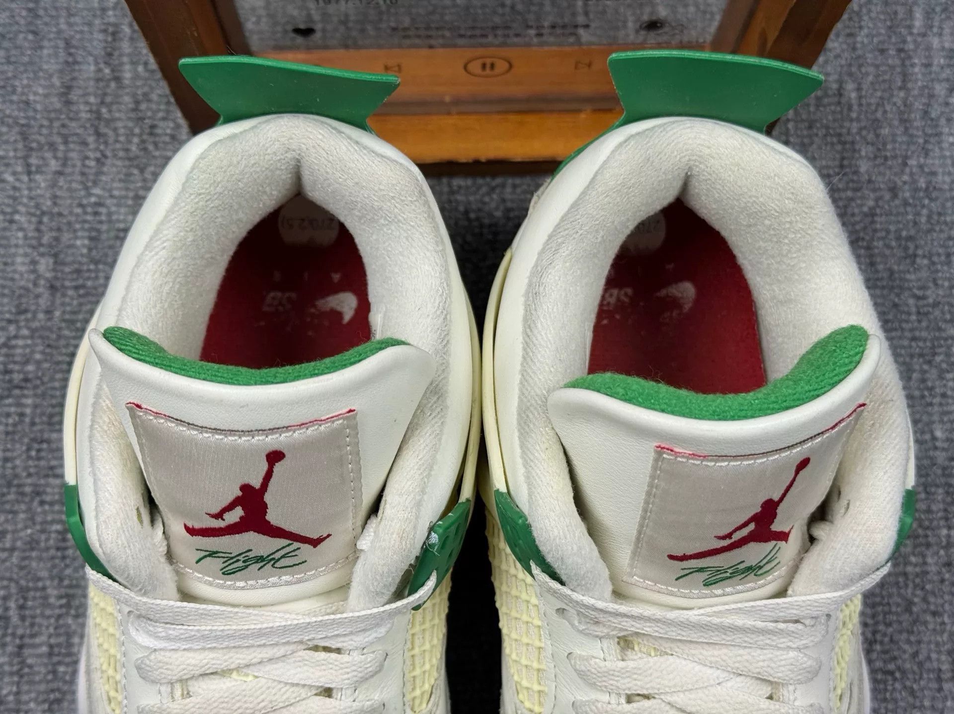 Nike Nike AJ4 Green Lowtop Sneakers 9 Men Size US 9 / EU 42 - 9 Thumbnail
