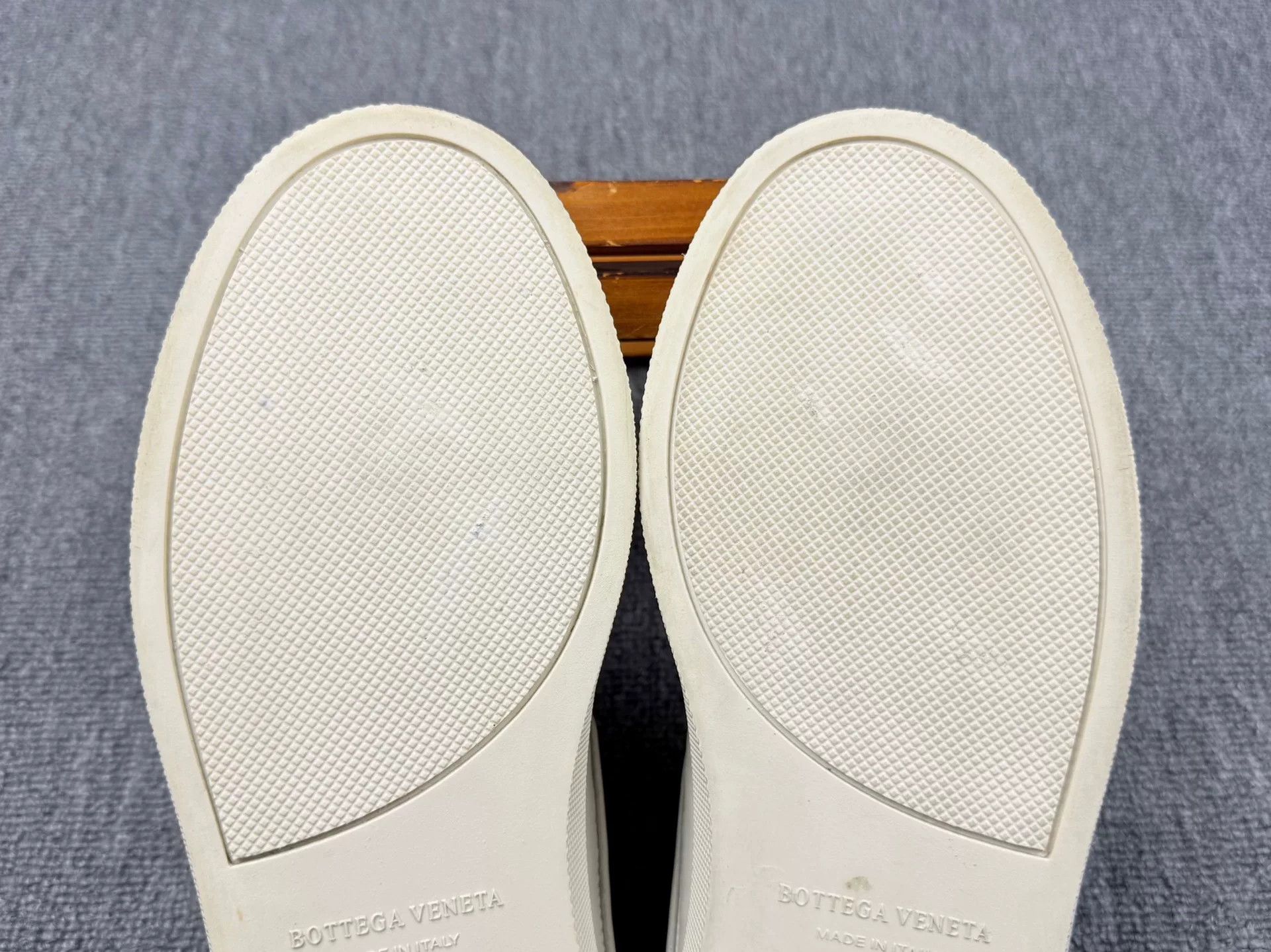Bottega Veneta Bottega Veneta White Lowtop Sneakers 7 Men Size US 7 / EU 40 - 7 Thumbnail