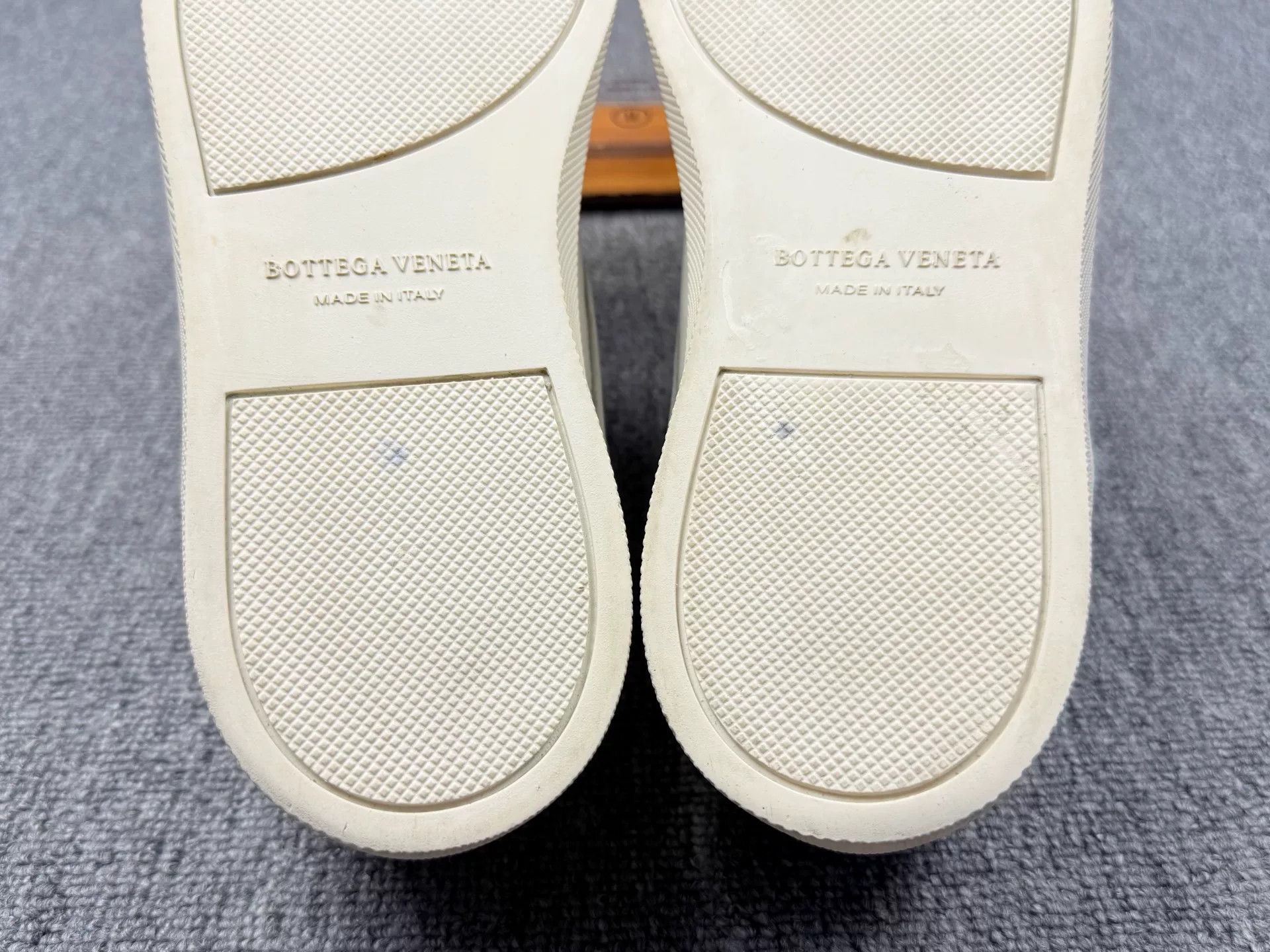 Bottega Veneta Bottega Veneta White Lowtop Sneakers 7 Men Size US 7 / EU 40 - 8 Thumbnail